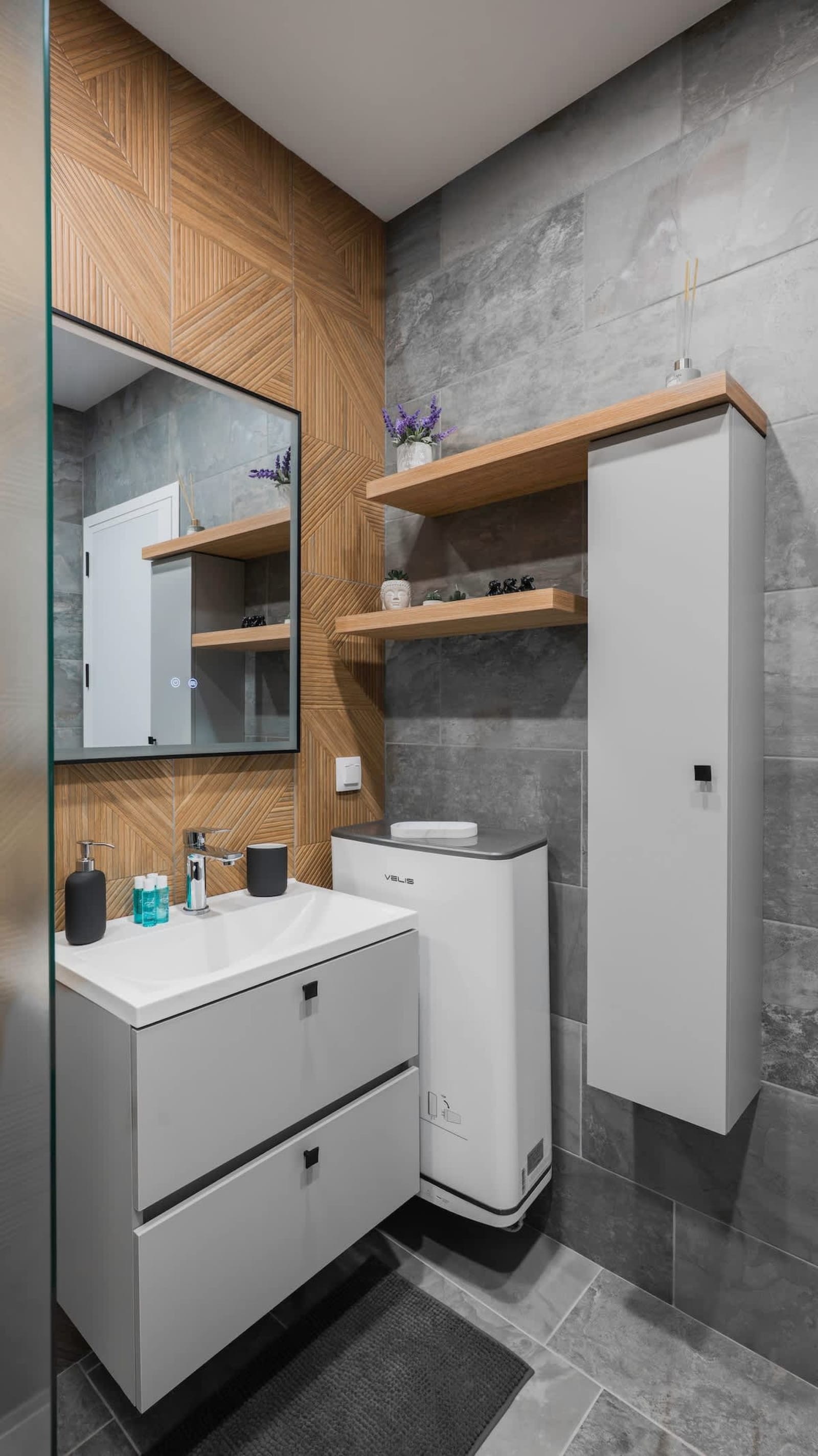 Fresh &amp; Modern Apartment with Balcony - Photo 17