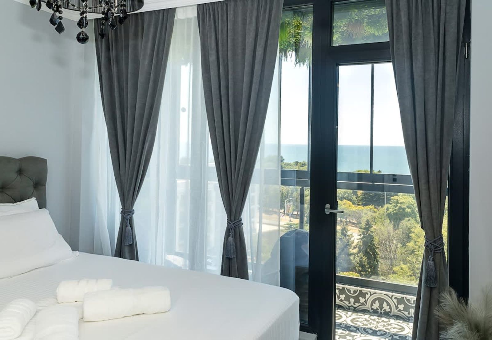 Royal View –Luxury 2BR Apartment with Sea Panorama - Photo 17