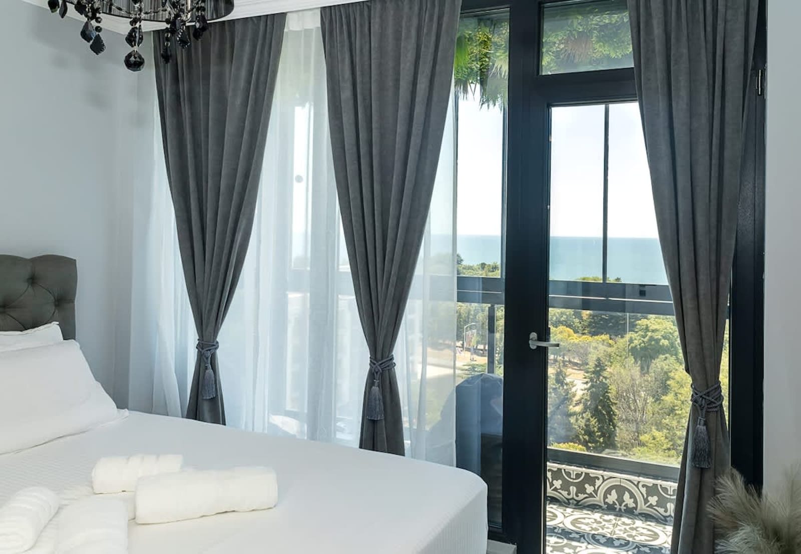 Royal View –Luxury 2BR Apartment with Sea Panorama - Photo 17