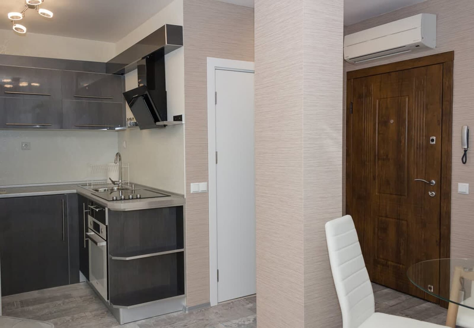 | PasteL | One-Bedroom Apartment with Balcony - Photo 8