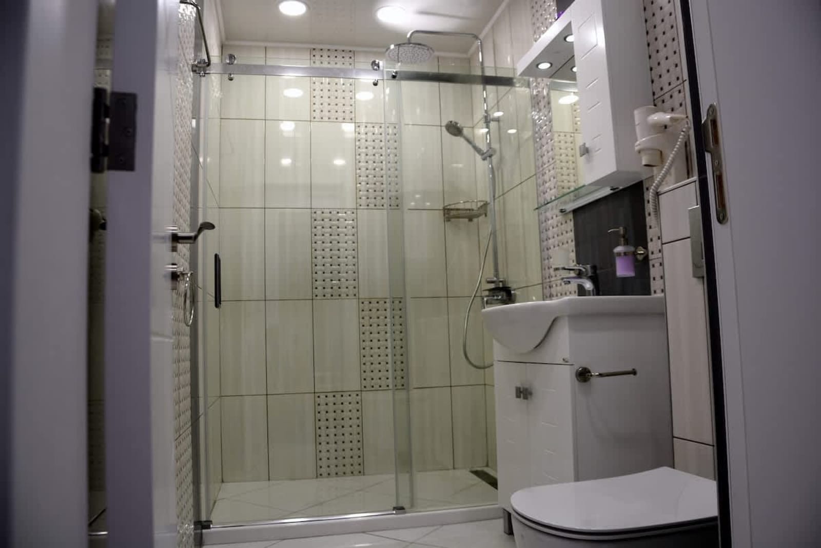 Unbeatable Location: New Lux Apartment Varna beach - Photo 39