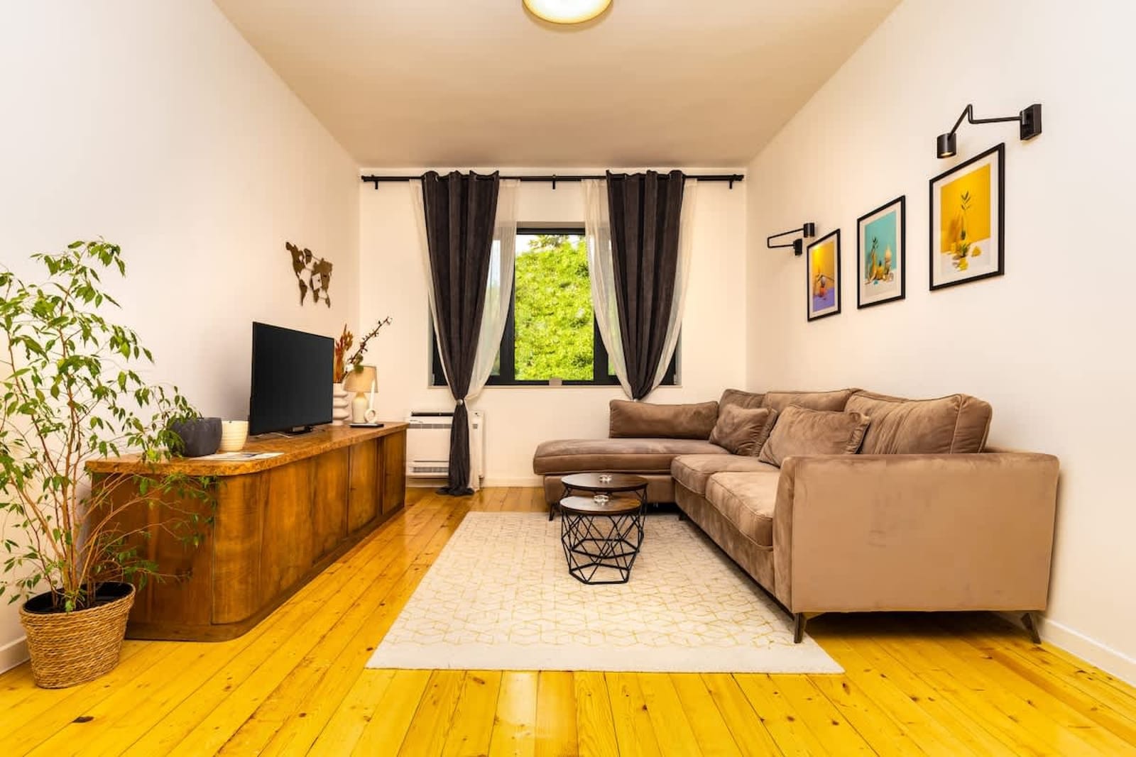 Chic and Charming 2BD Flat in the Heart of Plovdiv - Photo 3