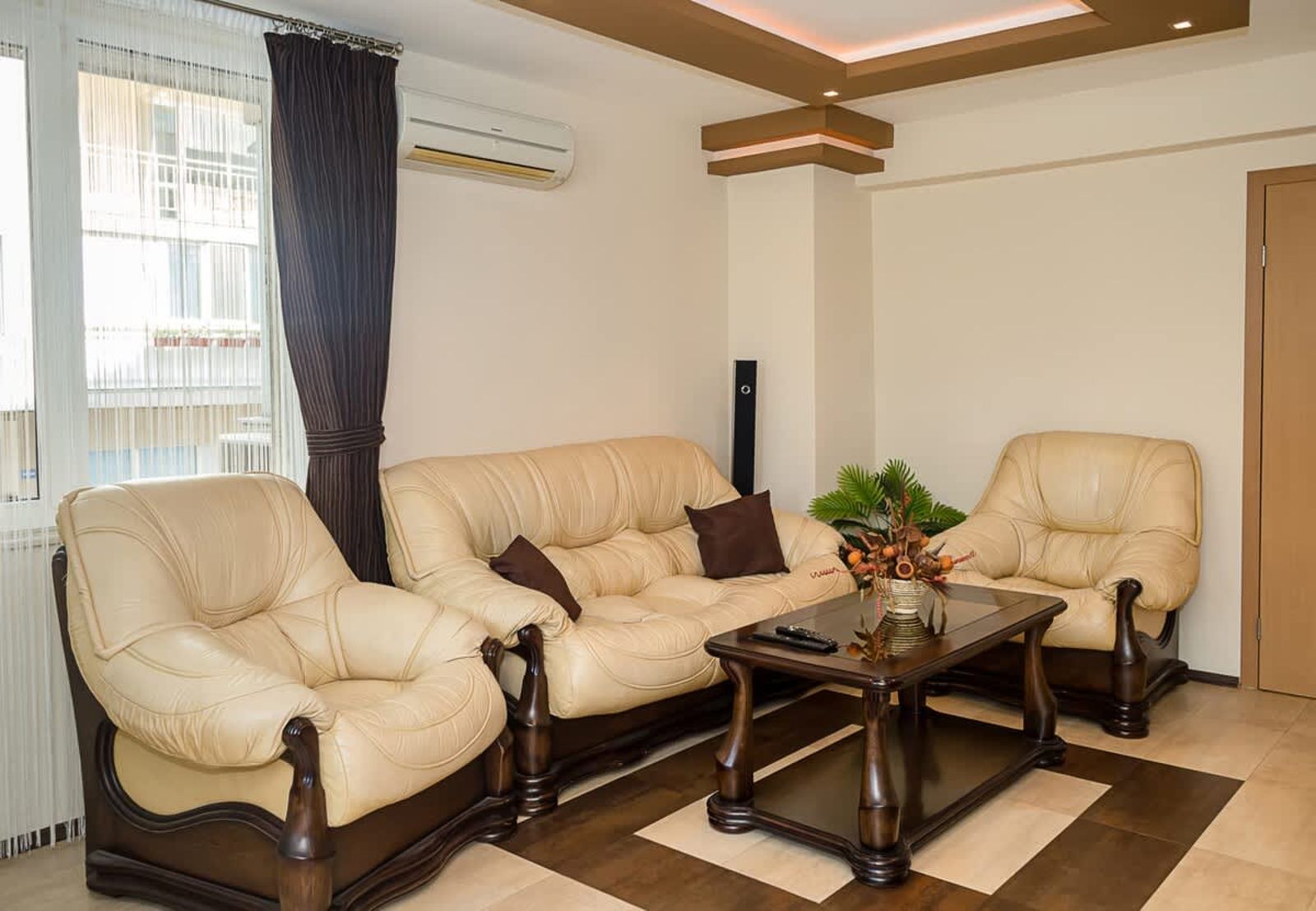 Bright &amp; Spacious 2-Bedroom Flat in Central Varna - Photo 6