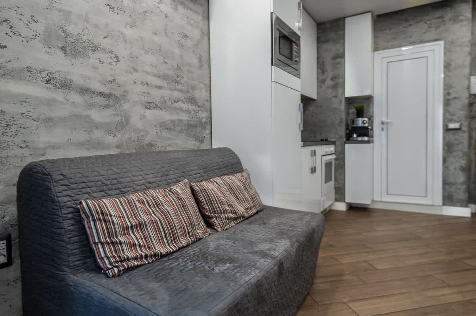 Designer Studio | High-Speed Wi-Fi + AC + Balcony - Photo 10