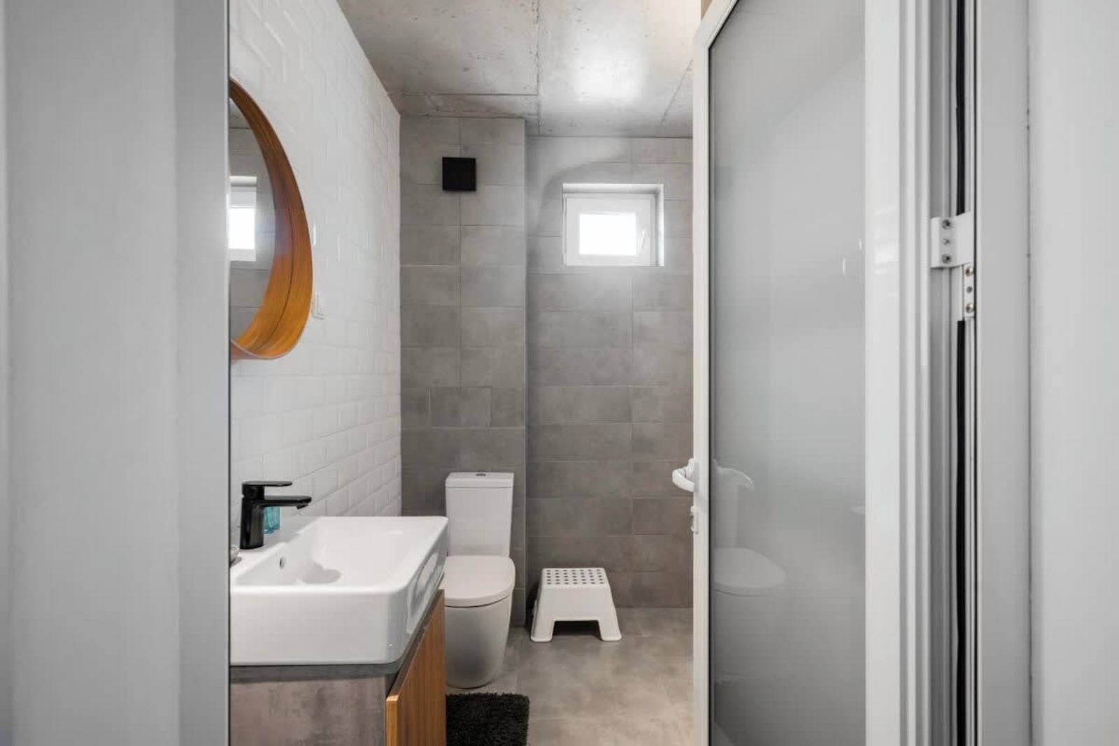 Bright and Cozy 1BD Apartment plus Desk - Photo 20