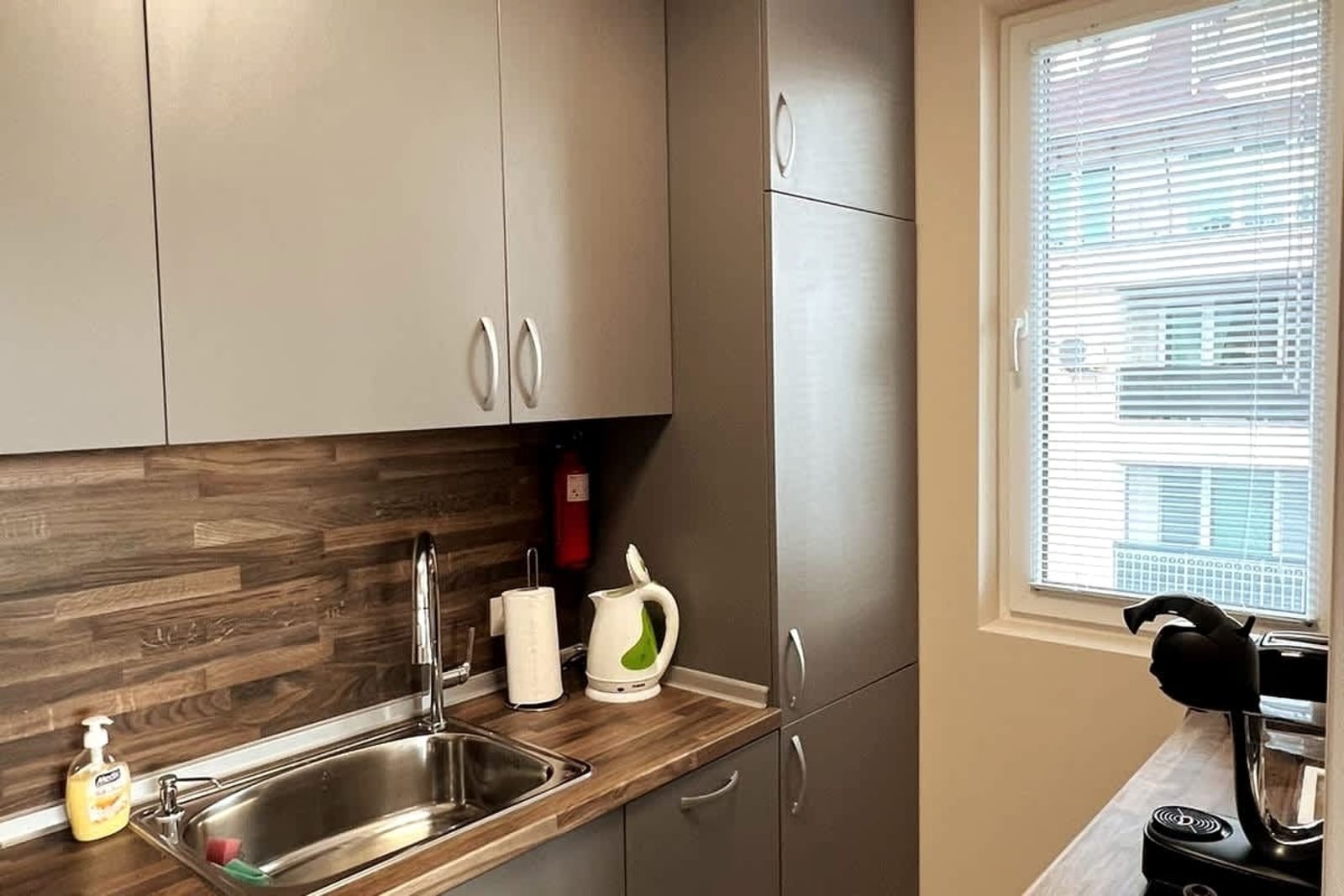 Апартамент Комфорт 2 близо до летището - Photo 8