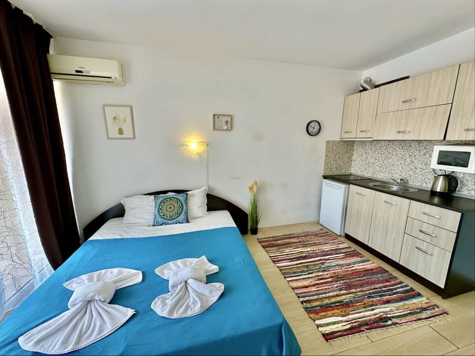 Cozy pool view studio  Sunny View Central - Photo 9