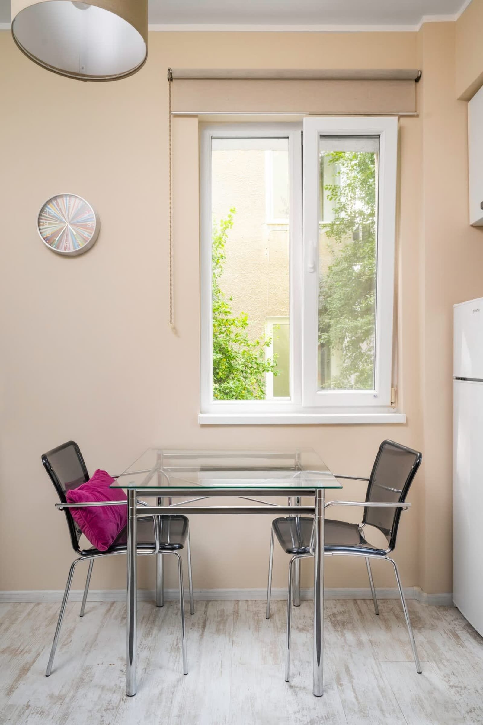 Cozy Nest near Eagle's Bridge with Workspace - Photo 8