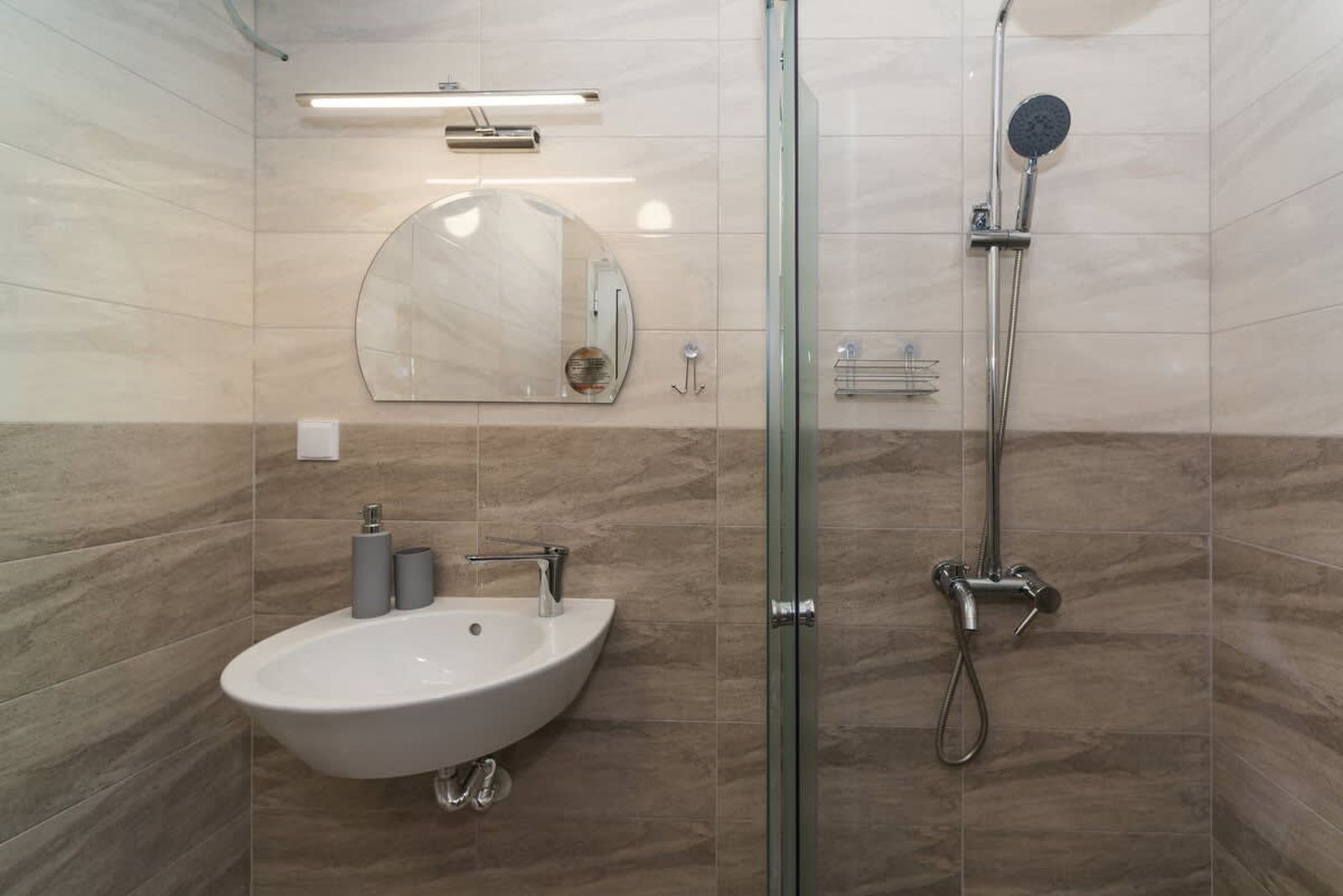 Alma Apartment - Stylish 1BD Flat with Balcony - Photo 14