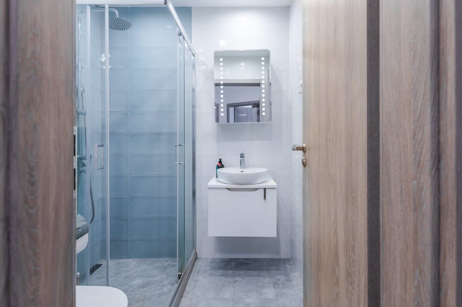 Cozy and Functional Business One-Bedroom Apartment - Photo 8