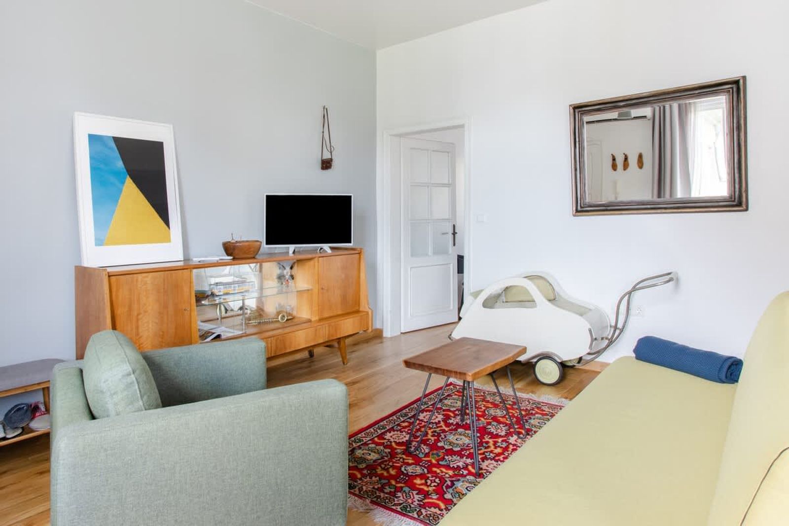 Eclectic and boutique designers apartment/ parking - Photo 12