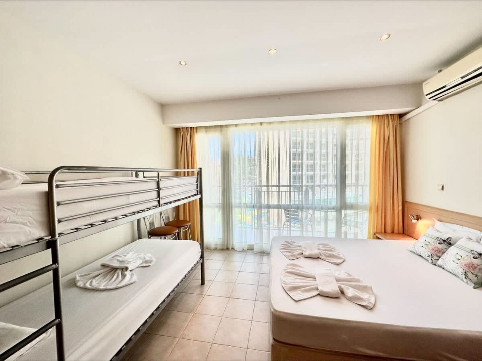 Miramar Palace Family Studio - Photo 30