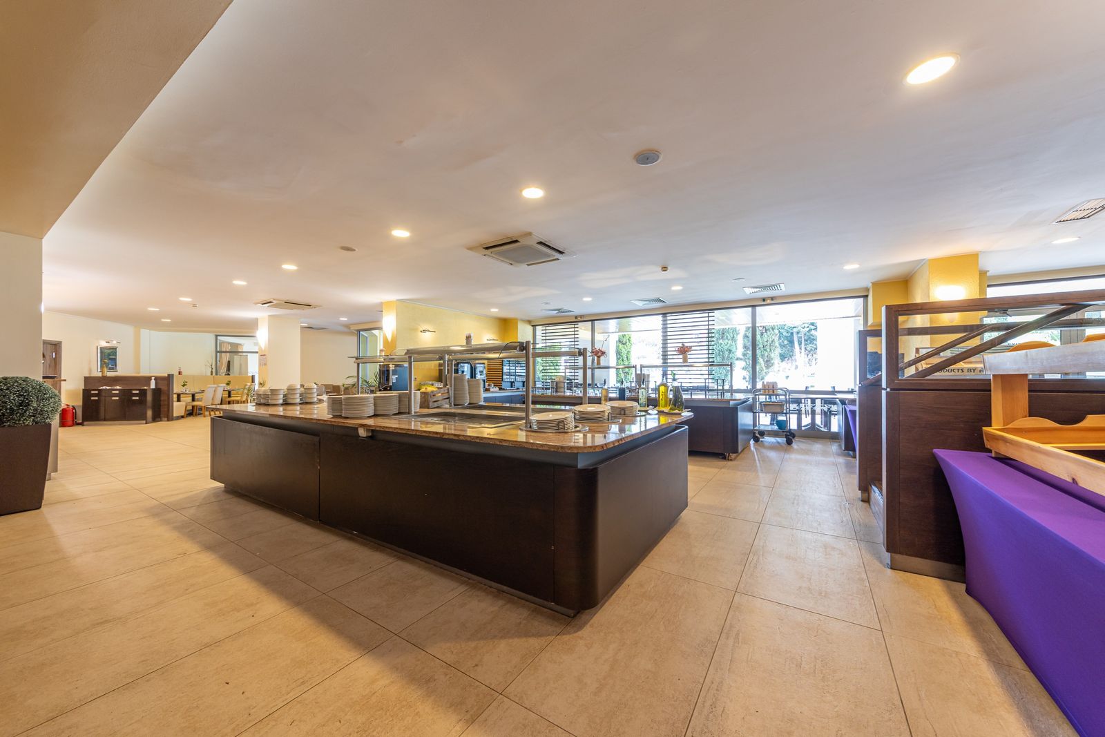 Modern Restaurant in the Flamingo Grand Hotel - Cover Photo