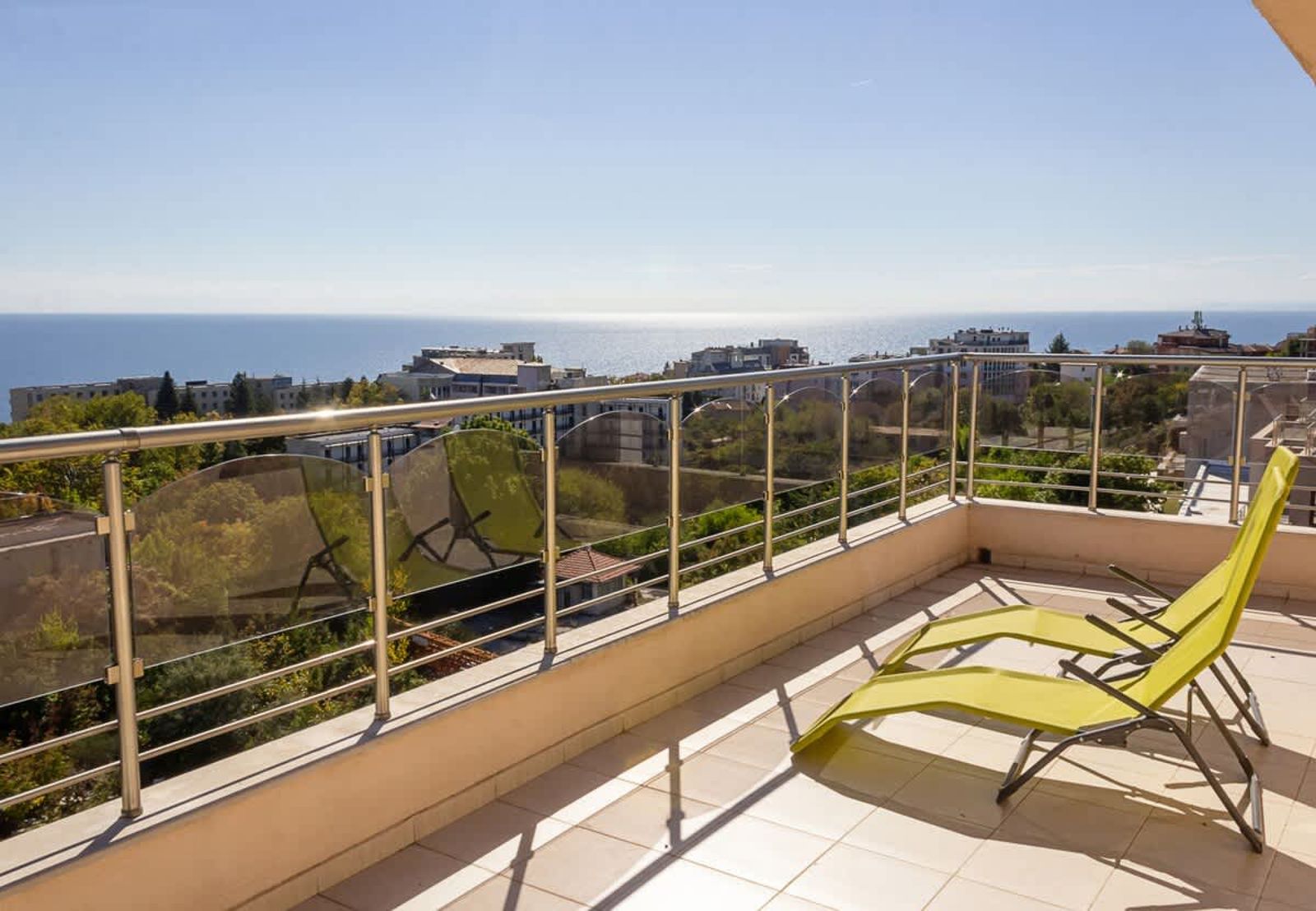 Spacious 3BD Flat with Large Terrace &amp; Sea View - Photo 19