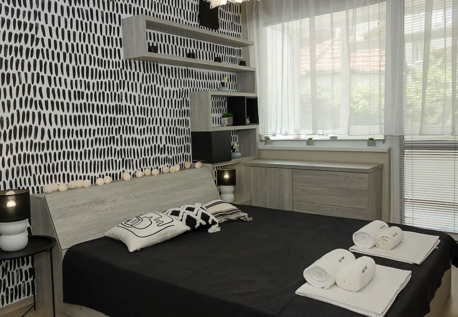 Black &amp; White -1BD Flat in Varna Center - Cover Photo