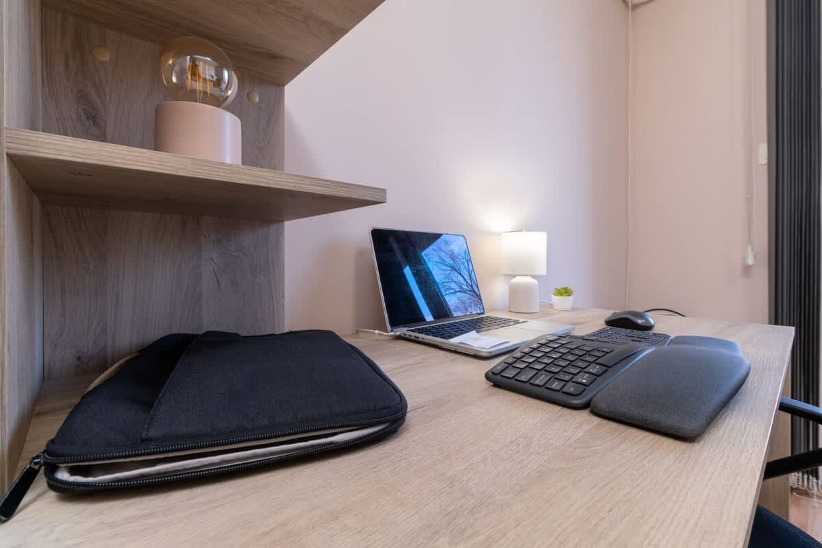 Comfortable 2BR Urban Getaway in City Center - Photo 49