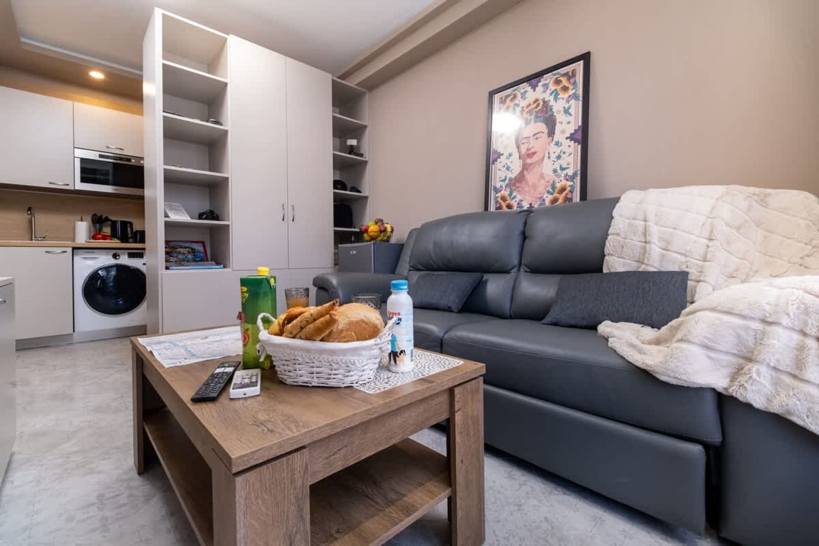 City Center Perfect 1-Bedroom Apartment - Photo 3