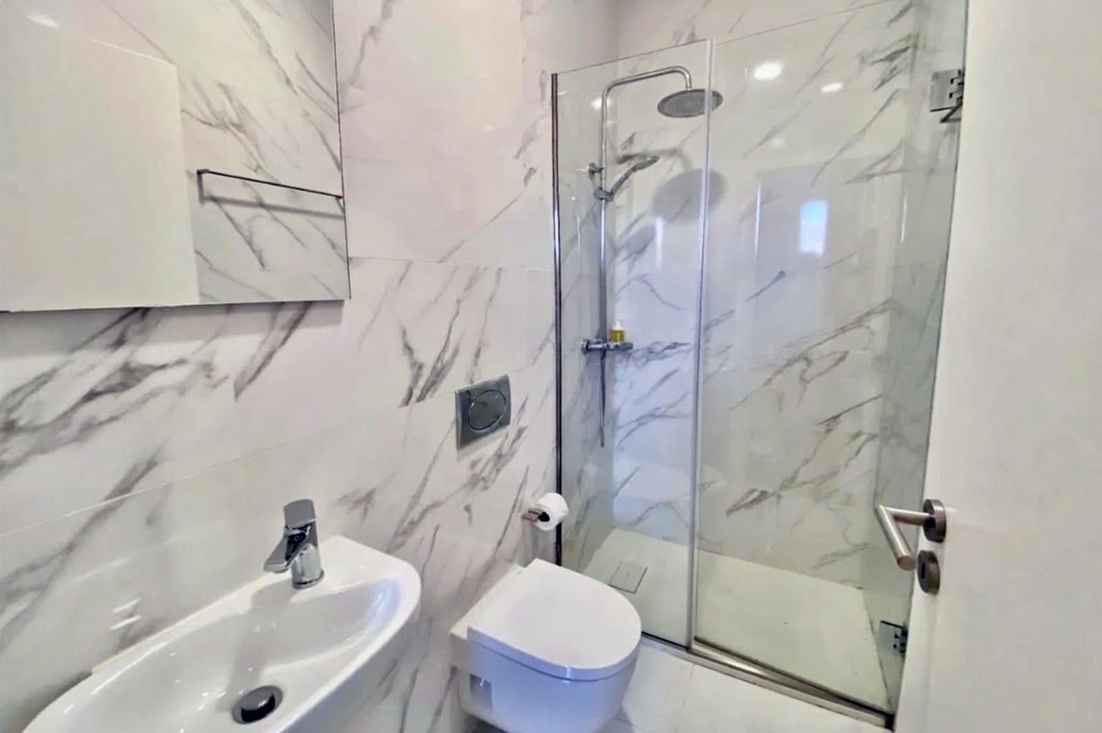 2 BDR &amp; 2 BTHR Duplex with 2 balconies - Photo 13