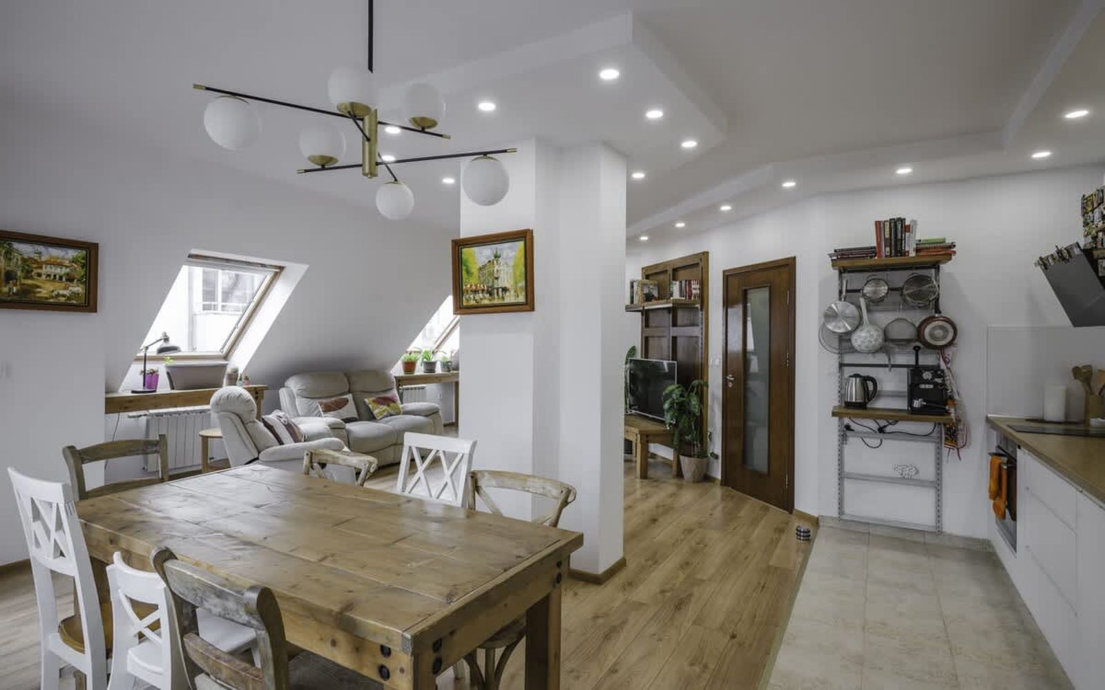 Charming &amp; Cozy 2BD Apartment with Natural Light - Cover Photo