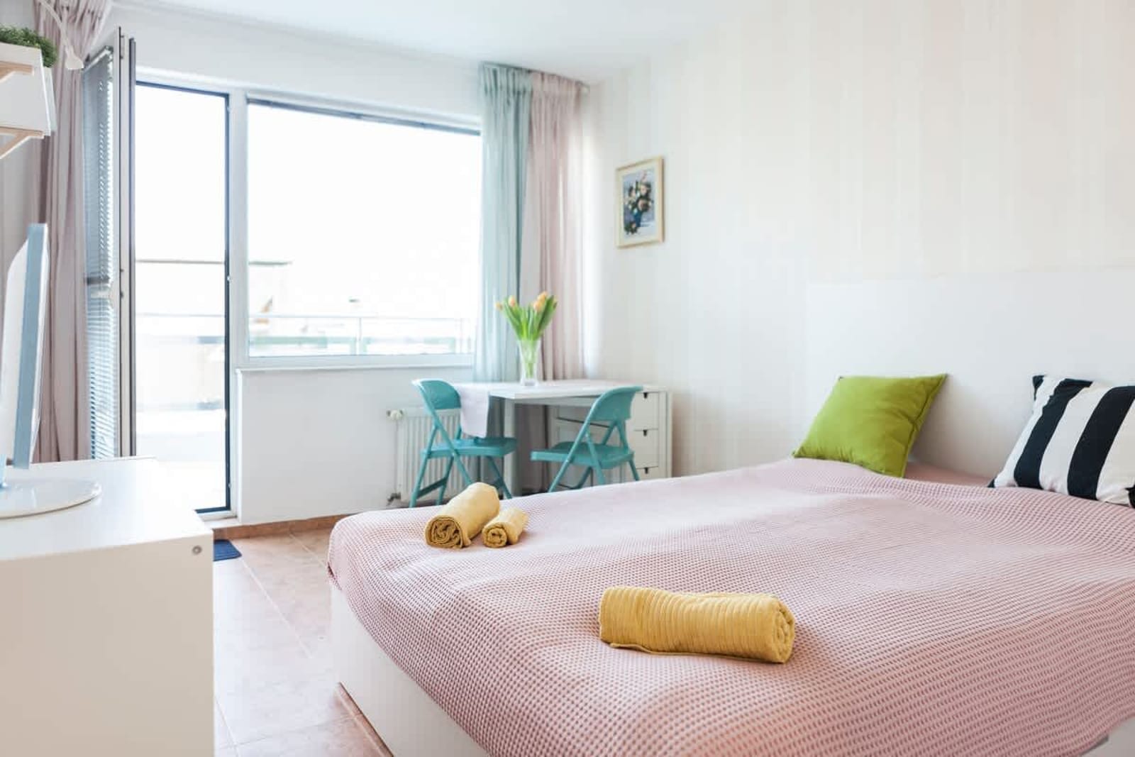 Tony's Sunny Rooftop Studio - Photo 18