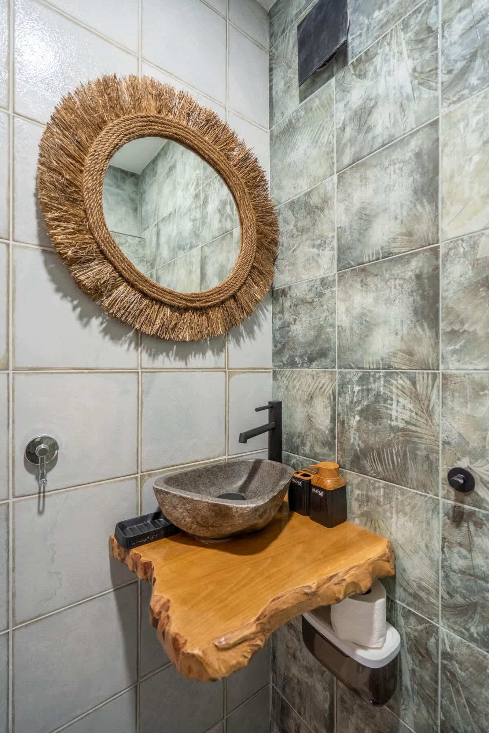 Exotic Homes - Photo 16