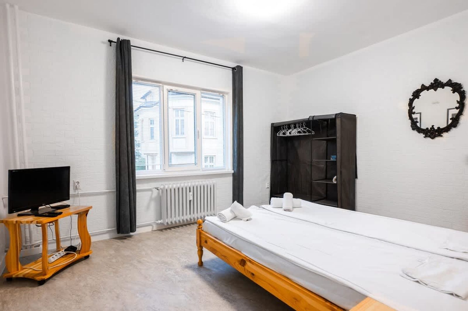 Living next to Eagles Bridge: Central 1-BD flat - Photo 9