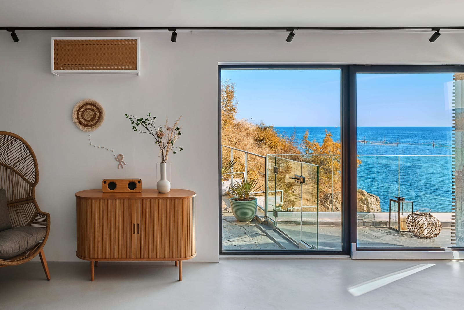 Loft-Style Studio Apartment on the Beach - Photo 35