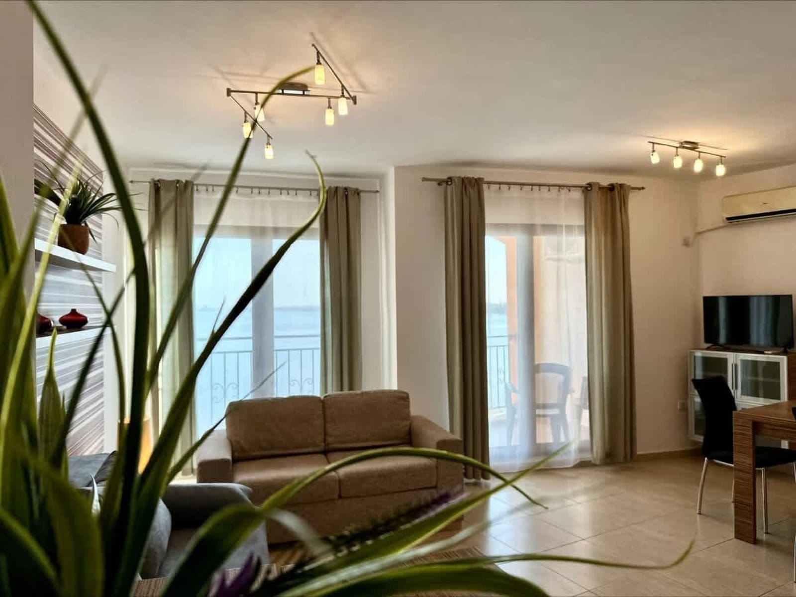 Cozy Aheloy  Marina Cape  Nice 2 bed sea view - Photo 12