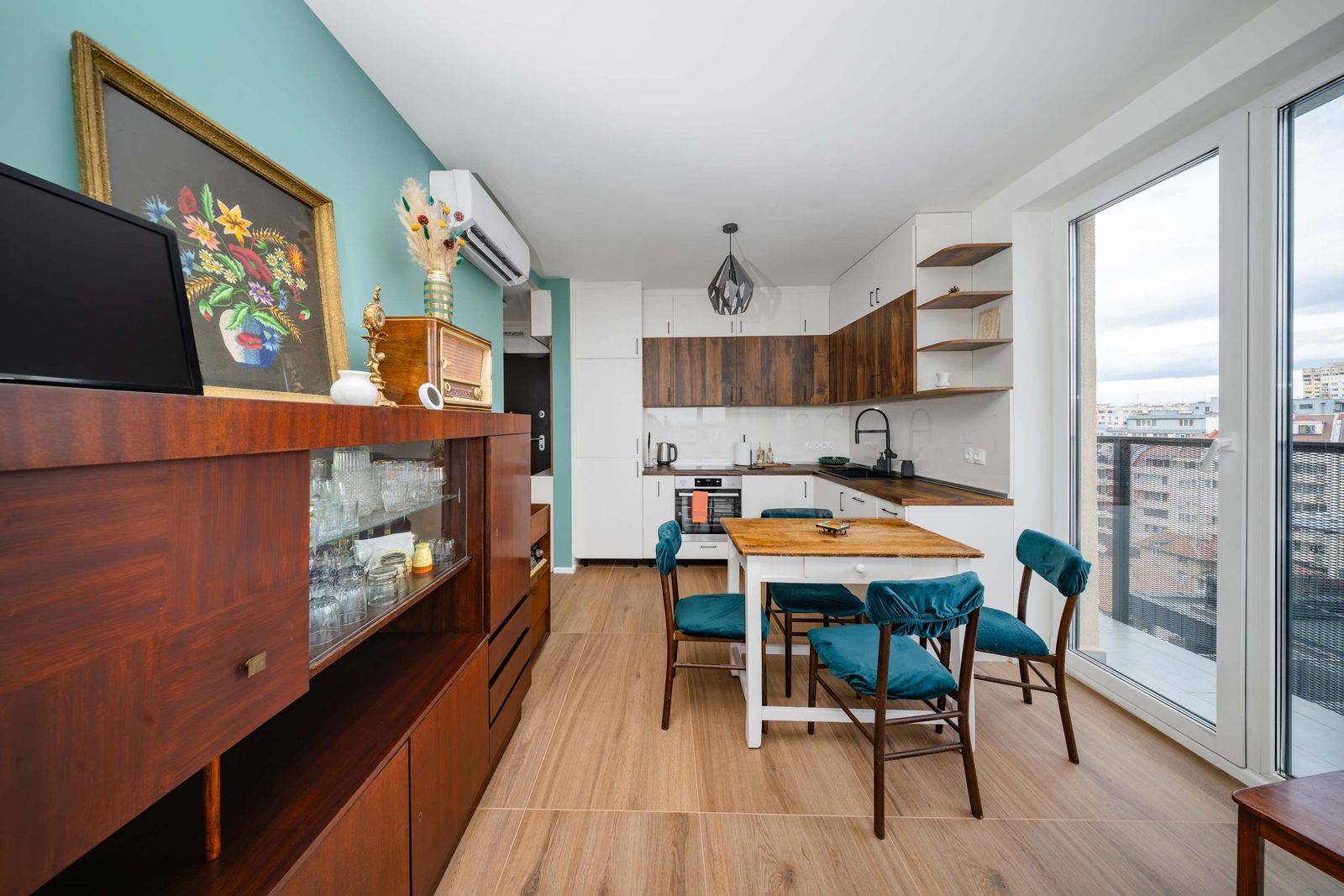 Charming 1BR with Balcony and View - Photo 7