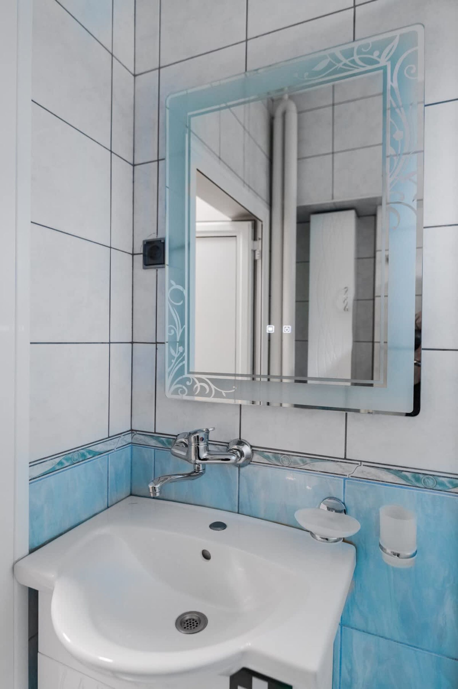 Eagles' Bridge ~ 1BD flat with desk - Photo 7