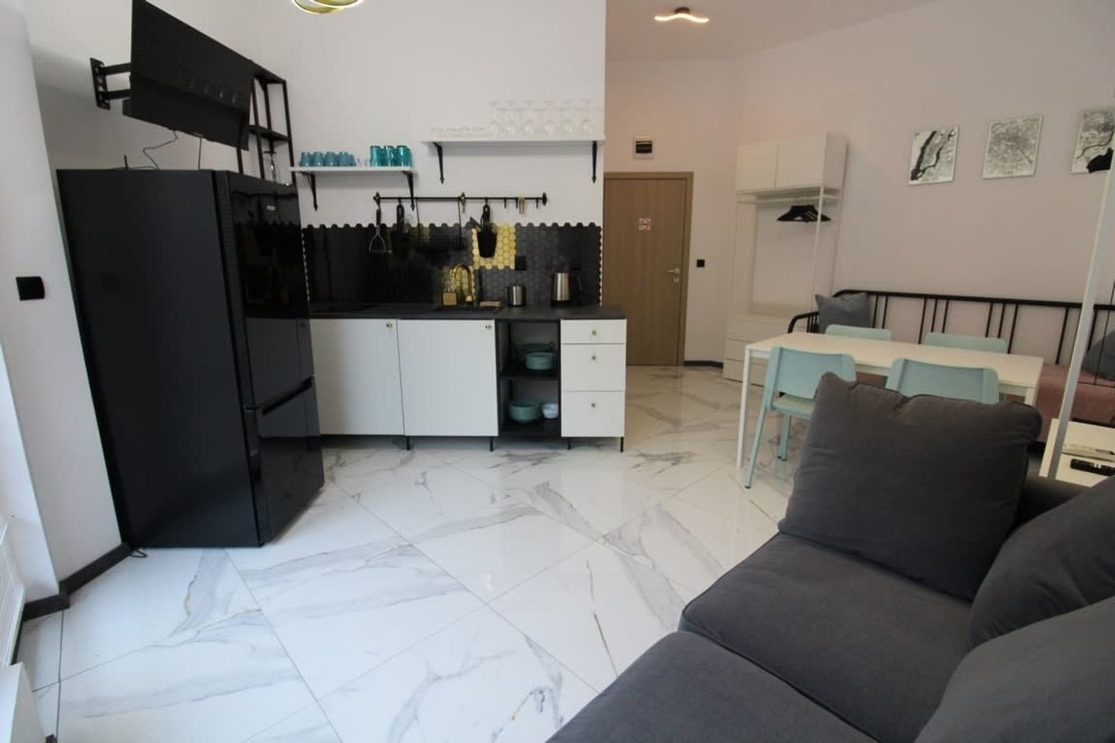 Sunny Day 6 Modern Studio - Photo 14