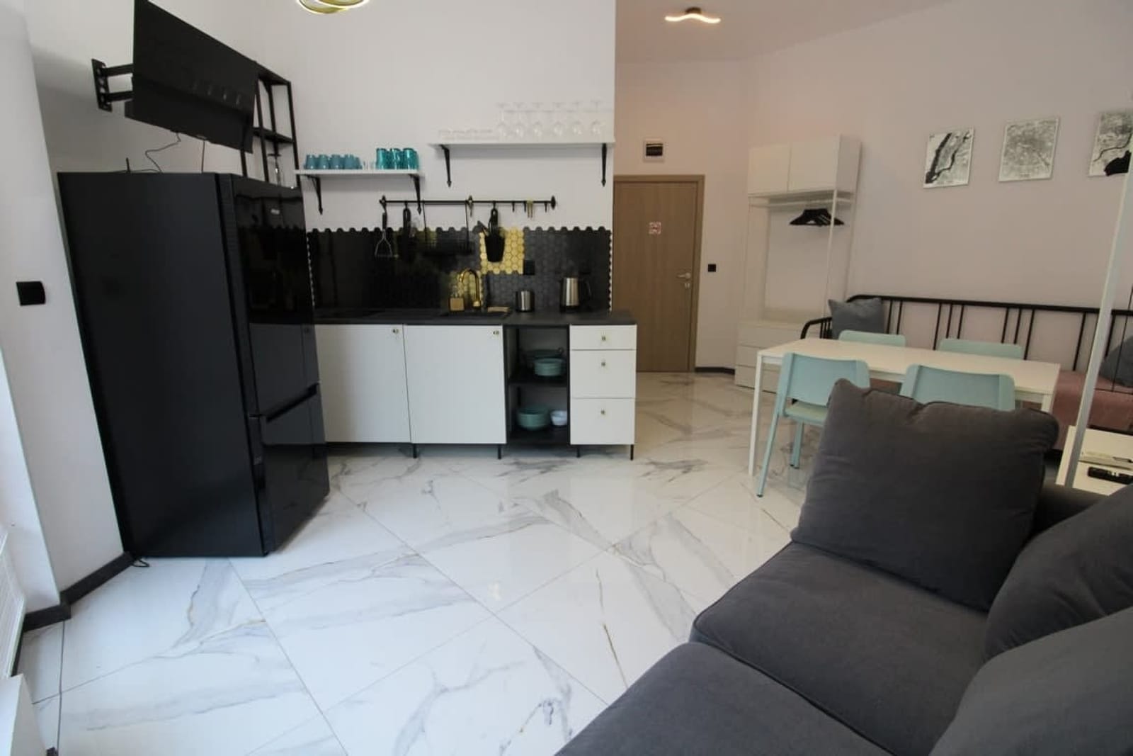 Sunny Day 6 Modern Studio - Photo 14