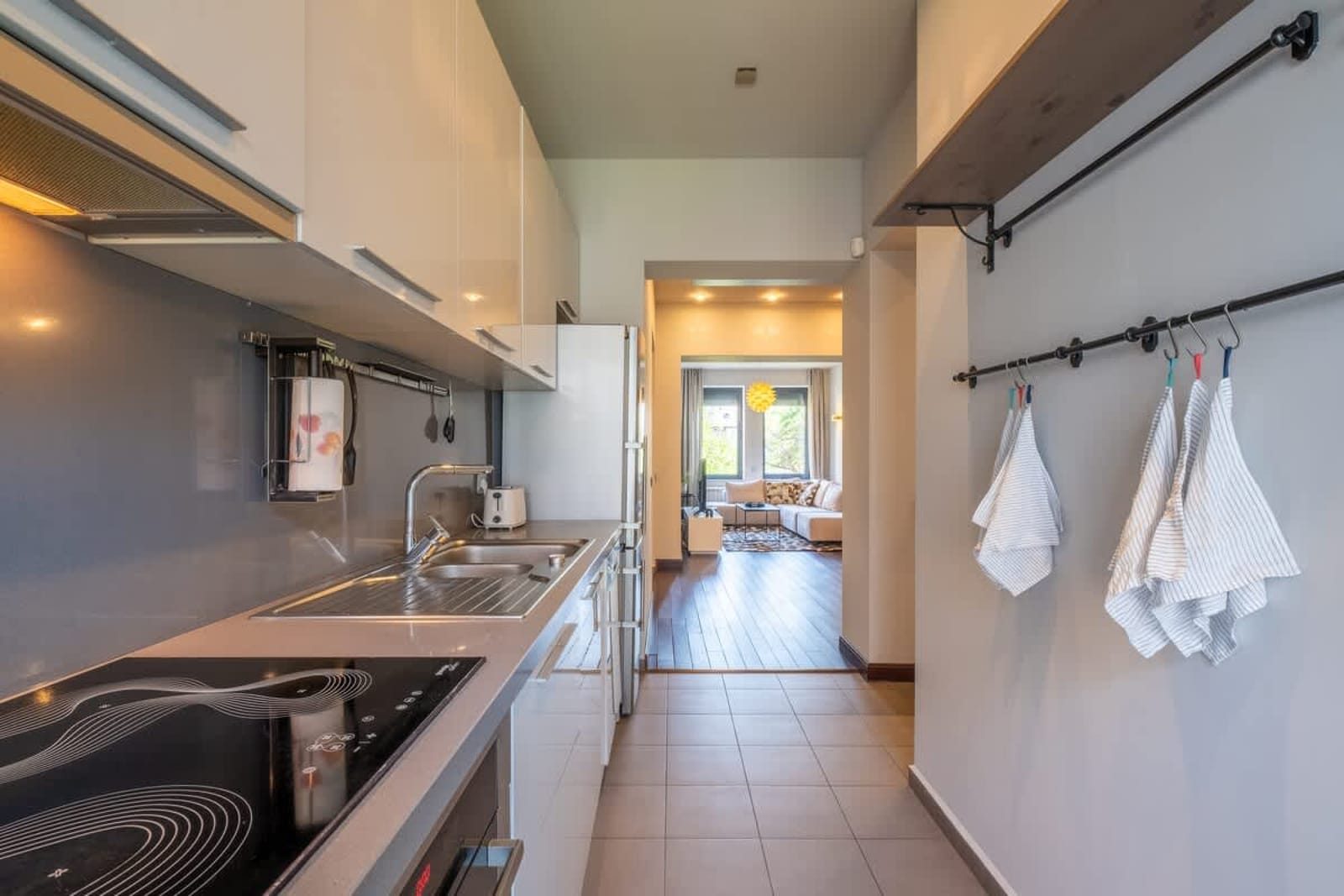 Modern yet Rustic Style City Centre Apt | 2BR/2BTH - Photo 15