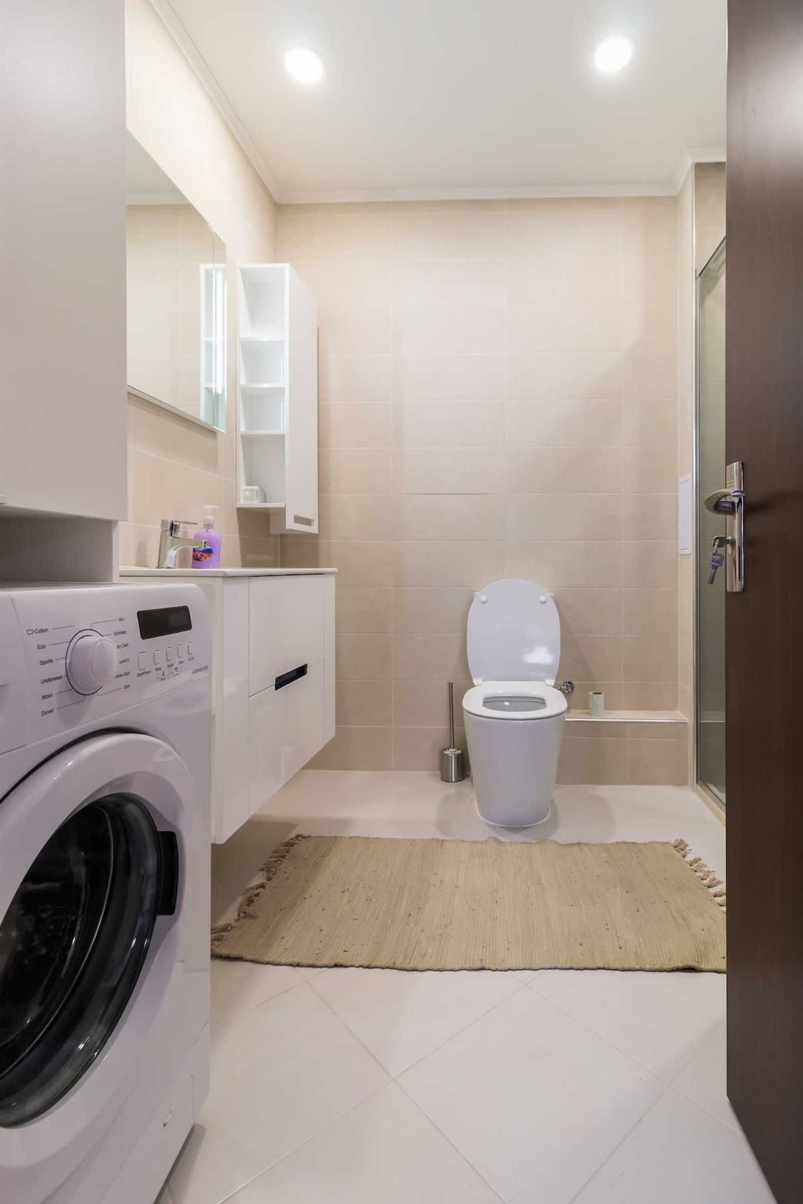 Pop your C-o-l-o-r-s - Funky and Modern 1BDR. Apt. - Photo 32