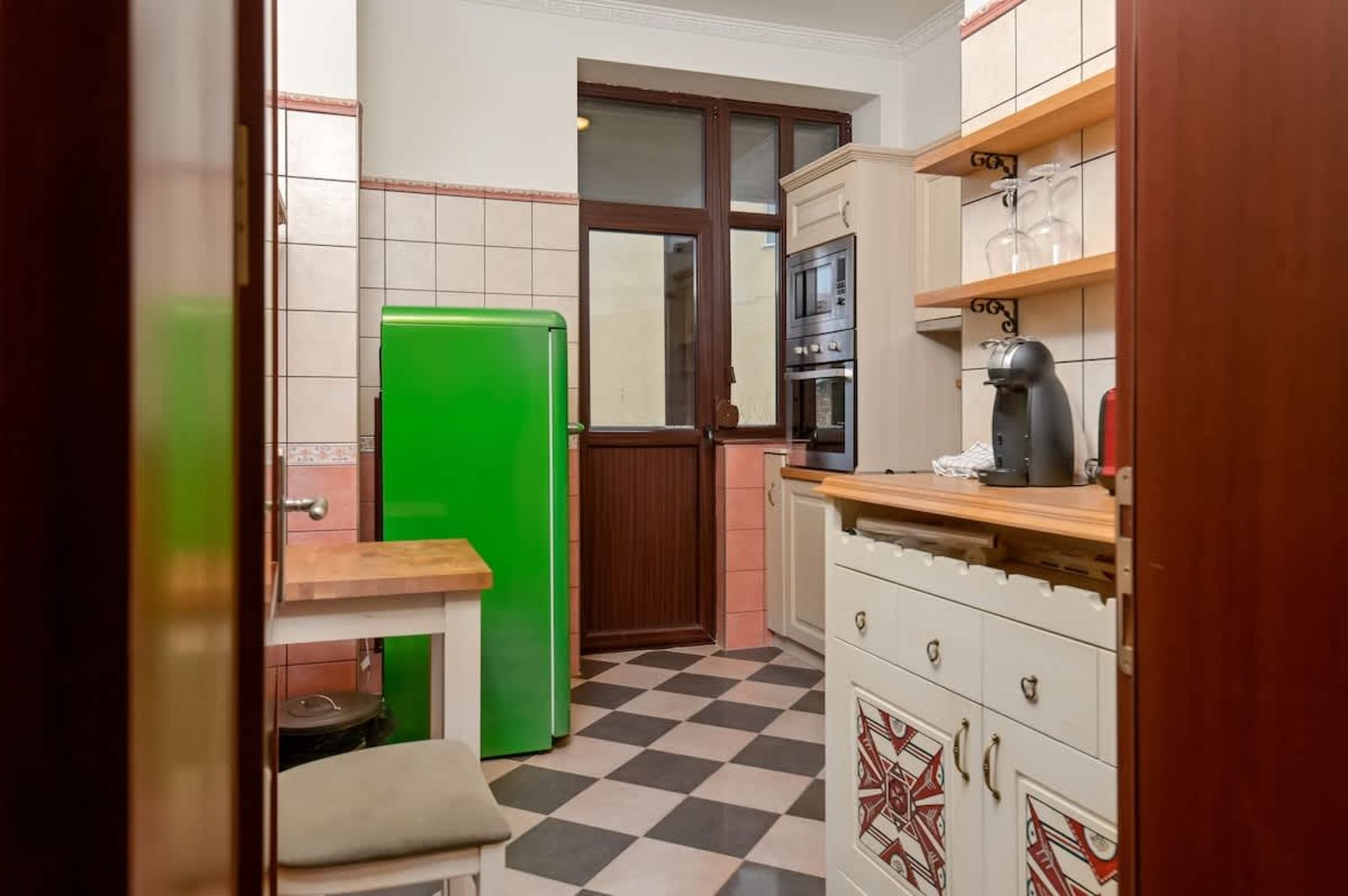 Colorful &amp; Elegant 2BD Flat – Premium Central Stay - Photo 5