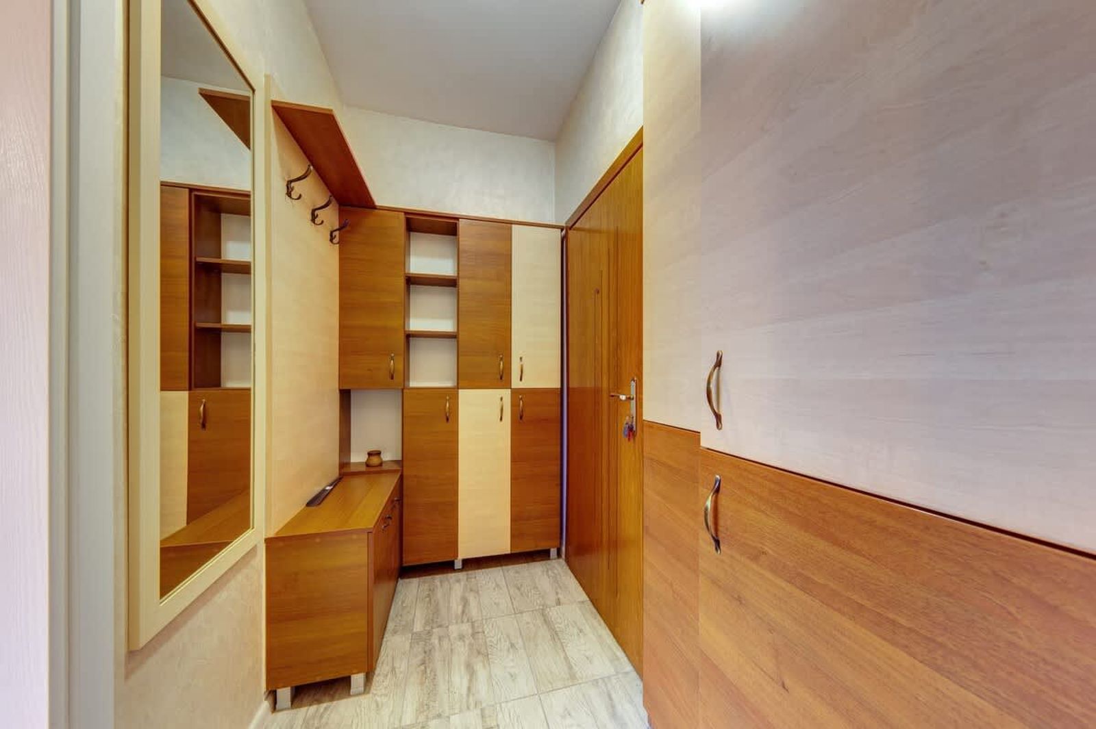 Bright retreat with Balcony &amp; Mountain Views - Photo 18