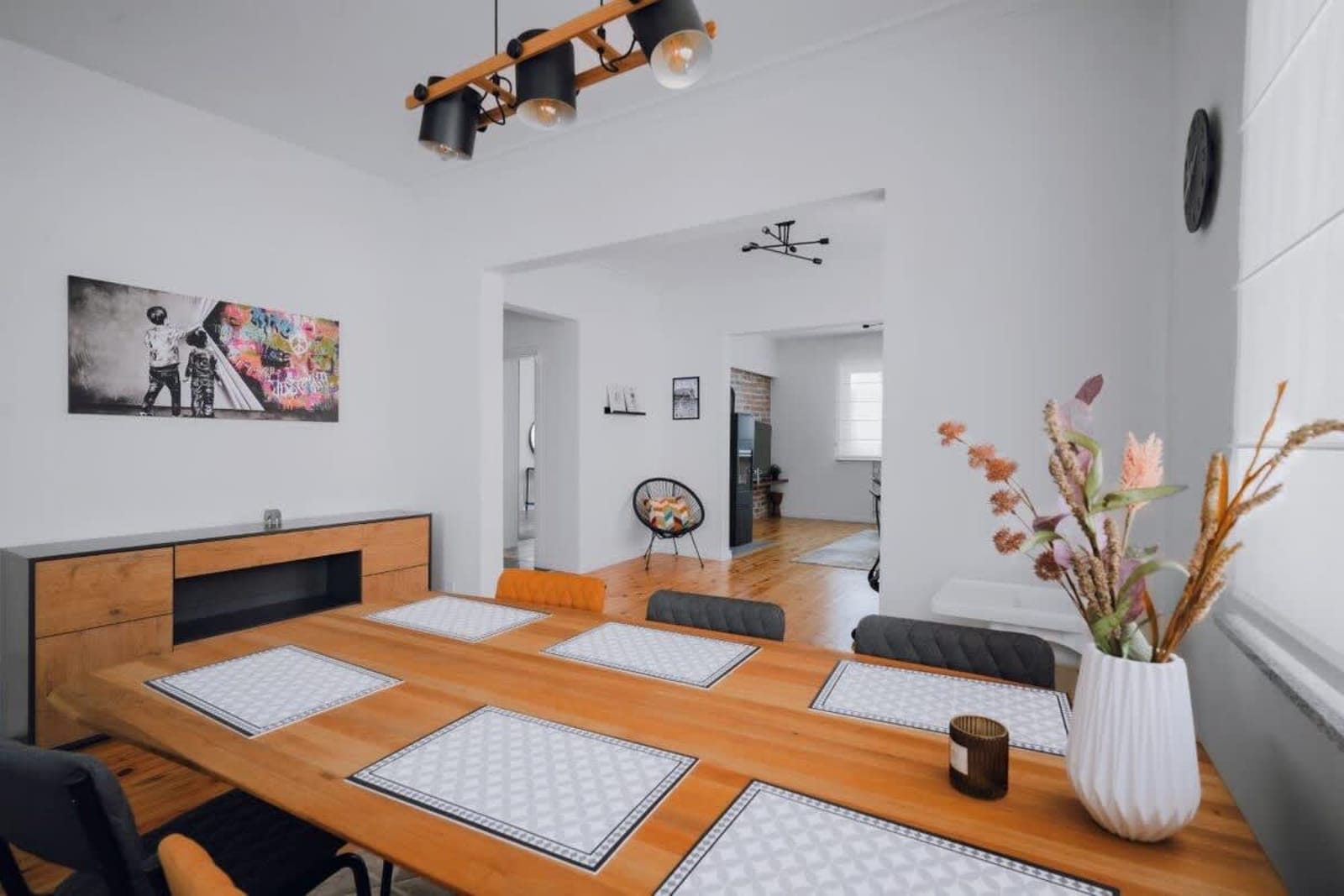 Luminous Central Retreat Spacious 2BD Apartment - Photo 10