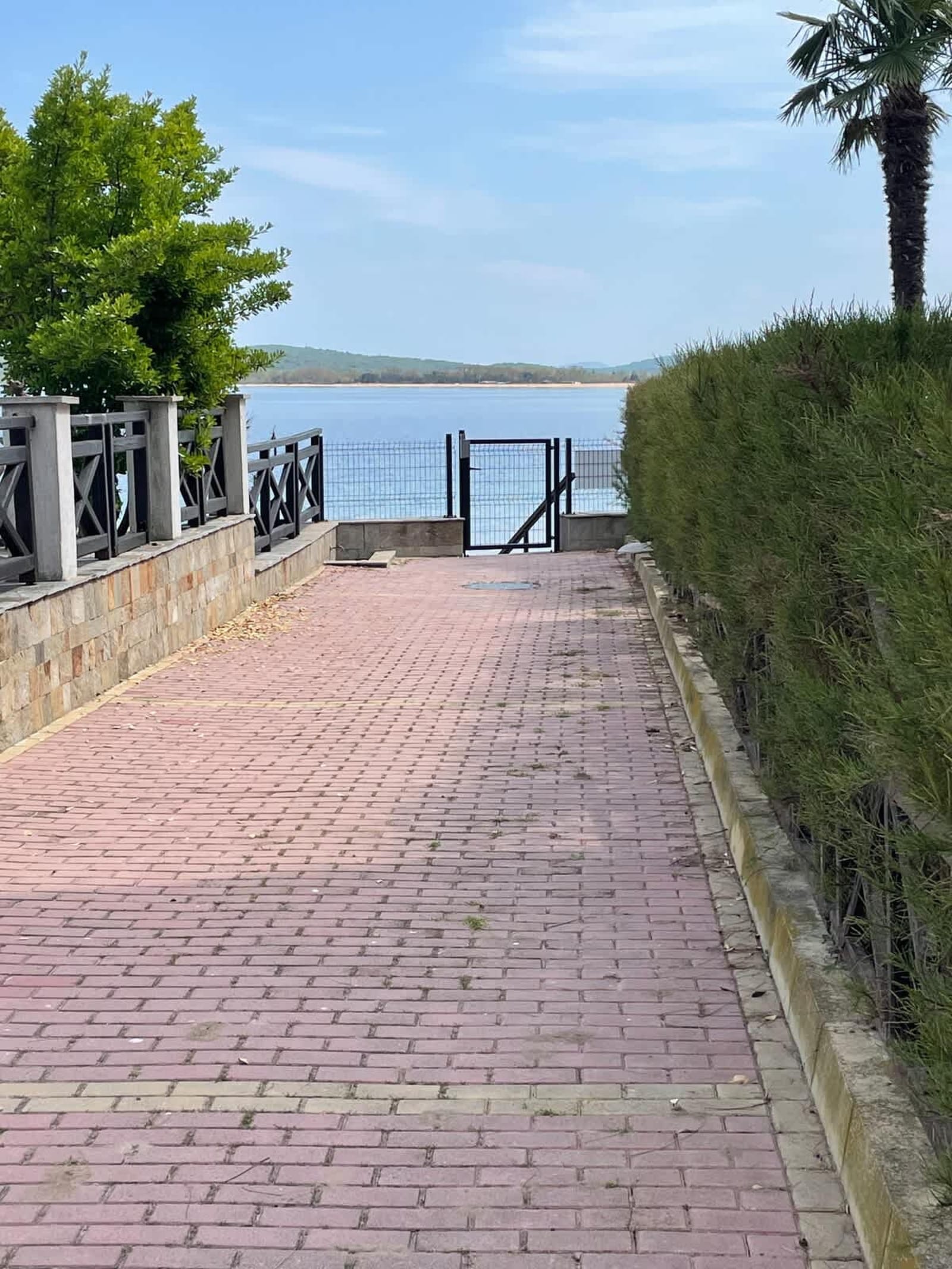 1BD Flat on the Beach with Parking - Photo 17