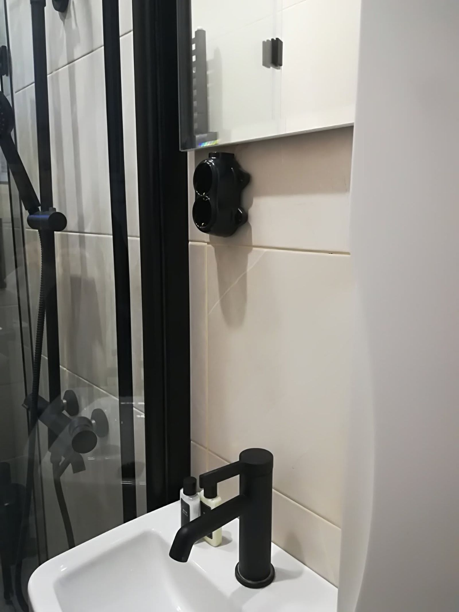 Modern 1BD Apartment next to Vitoshka &amp; NDK - Photo 26