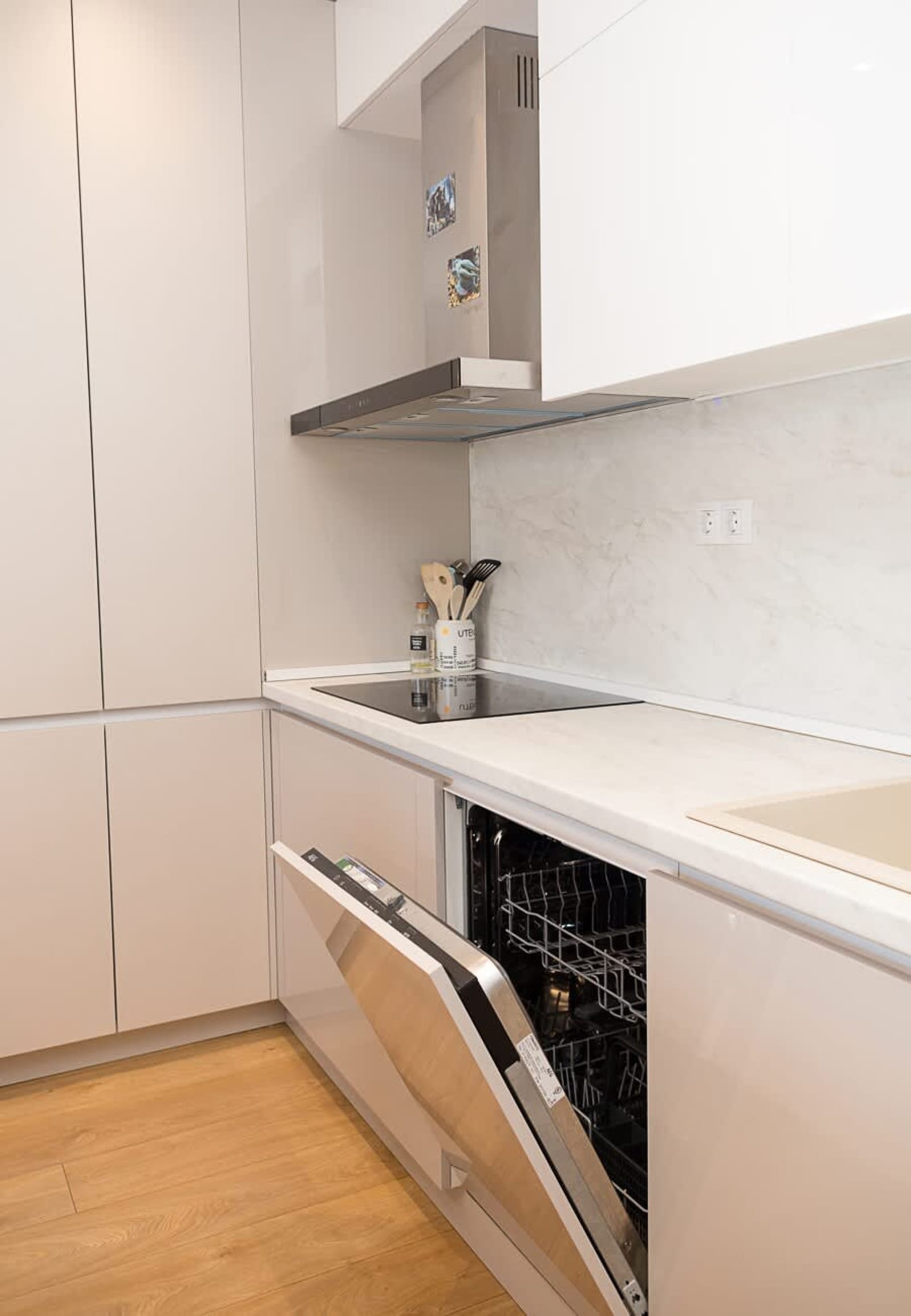 Stylish City Living by the Sea - 2BR Flat in Varna - Photo 12