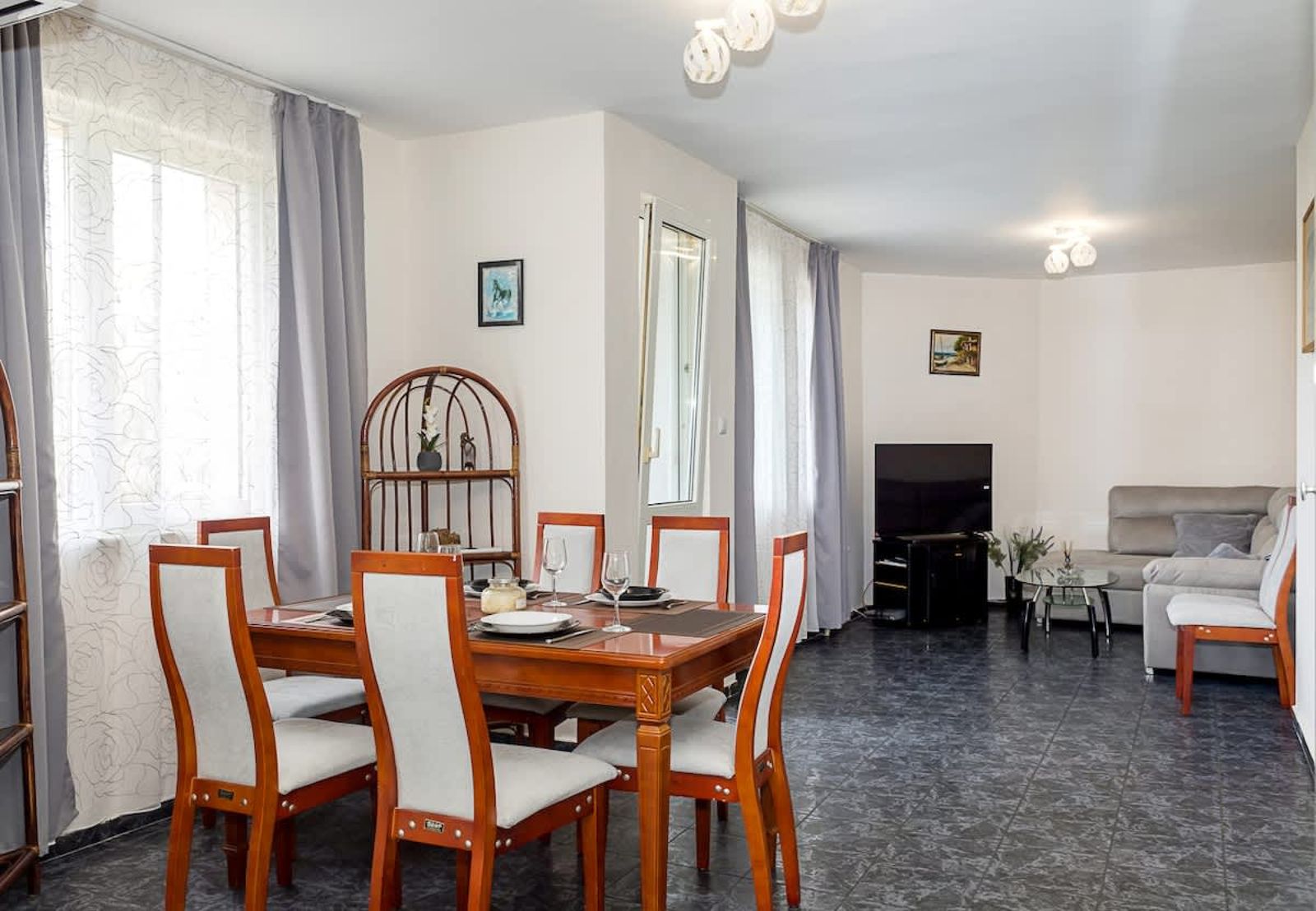 2-Bedroom Apartment in Prime Varna Location - Photo 7