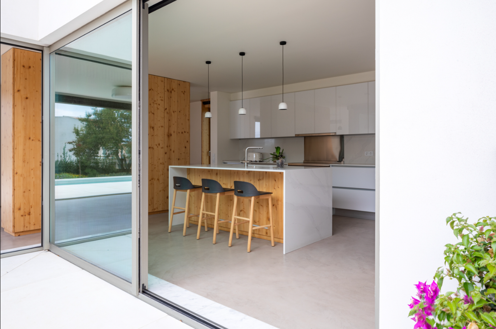 Courtyard House - Photo 12