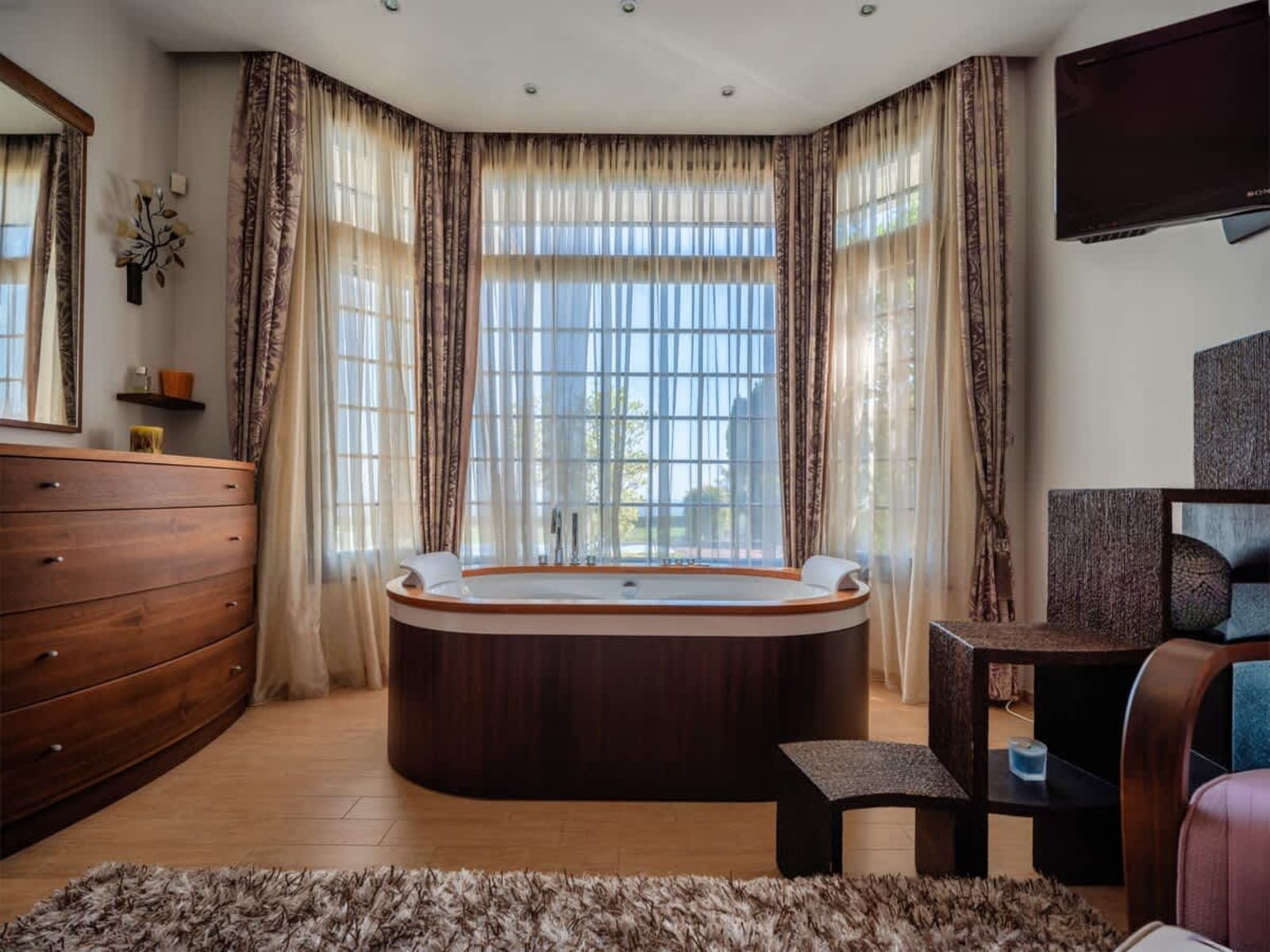 Luxury Villa with Pool- 4 Bedrooms in BlackSeaRama - Photo 10