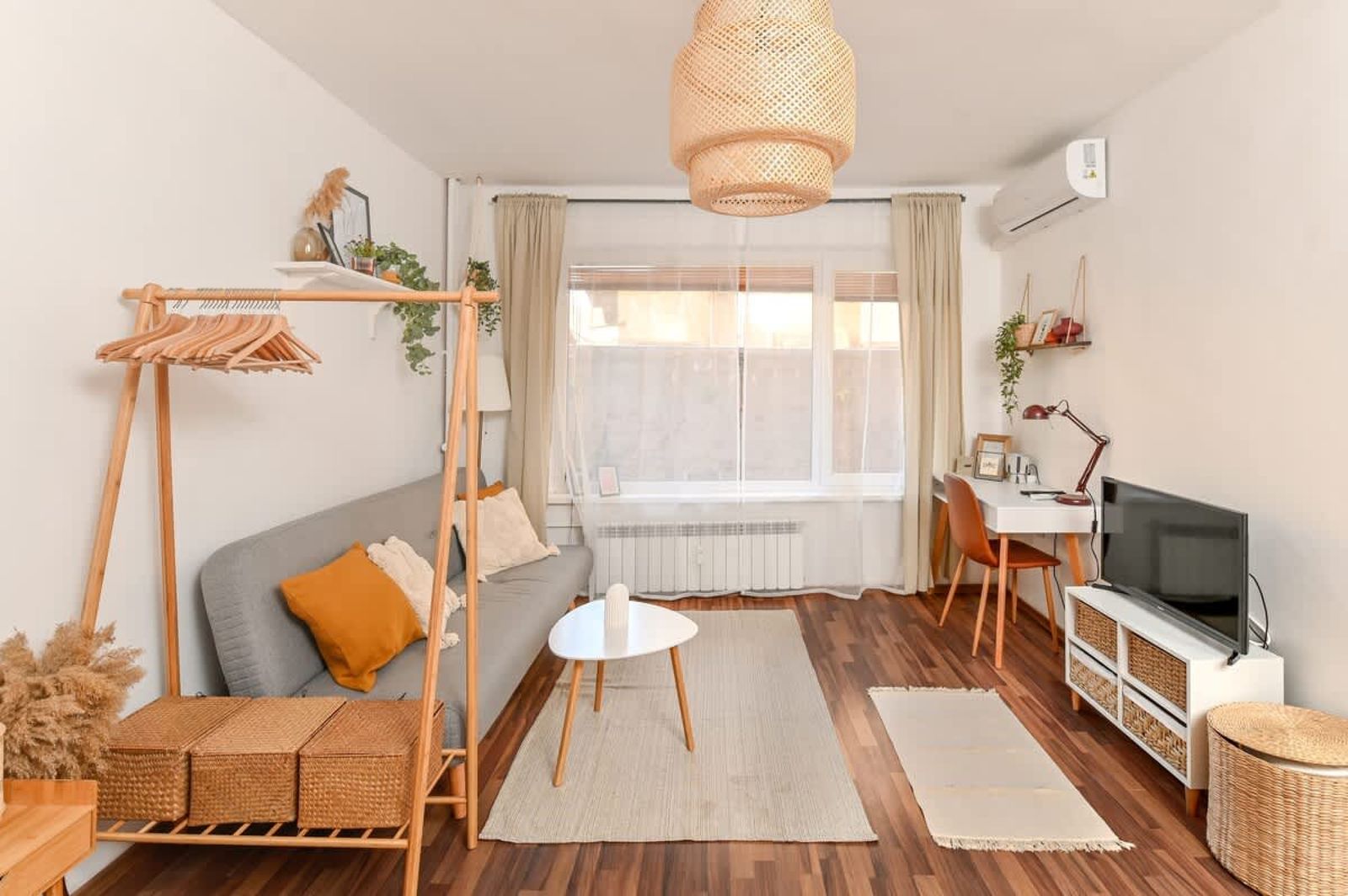 Cosy&amp;Art 1BD Apartment next to Slaveykov Square - Cover Photo