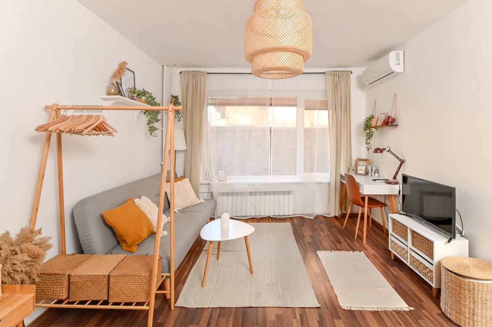 Cosy&amp;Art 1BD Apartment next to Slaveykov Square - Cover Photo