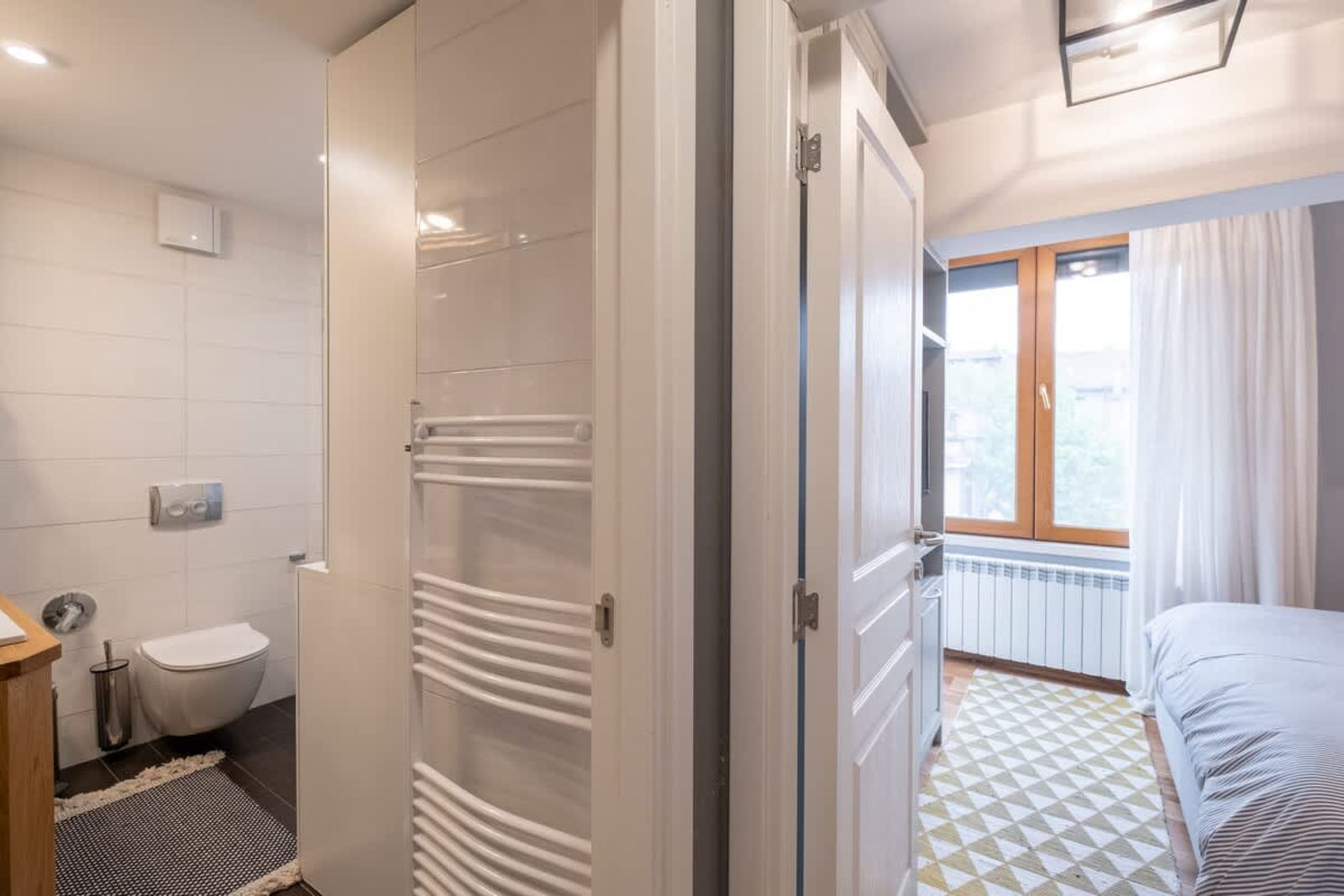 High-end Designer Aprt - AC &amp; Lift &amp; Balcony - Photo 10