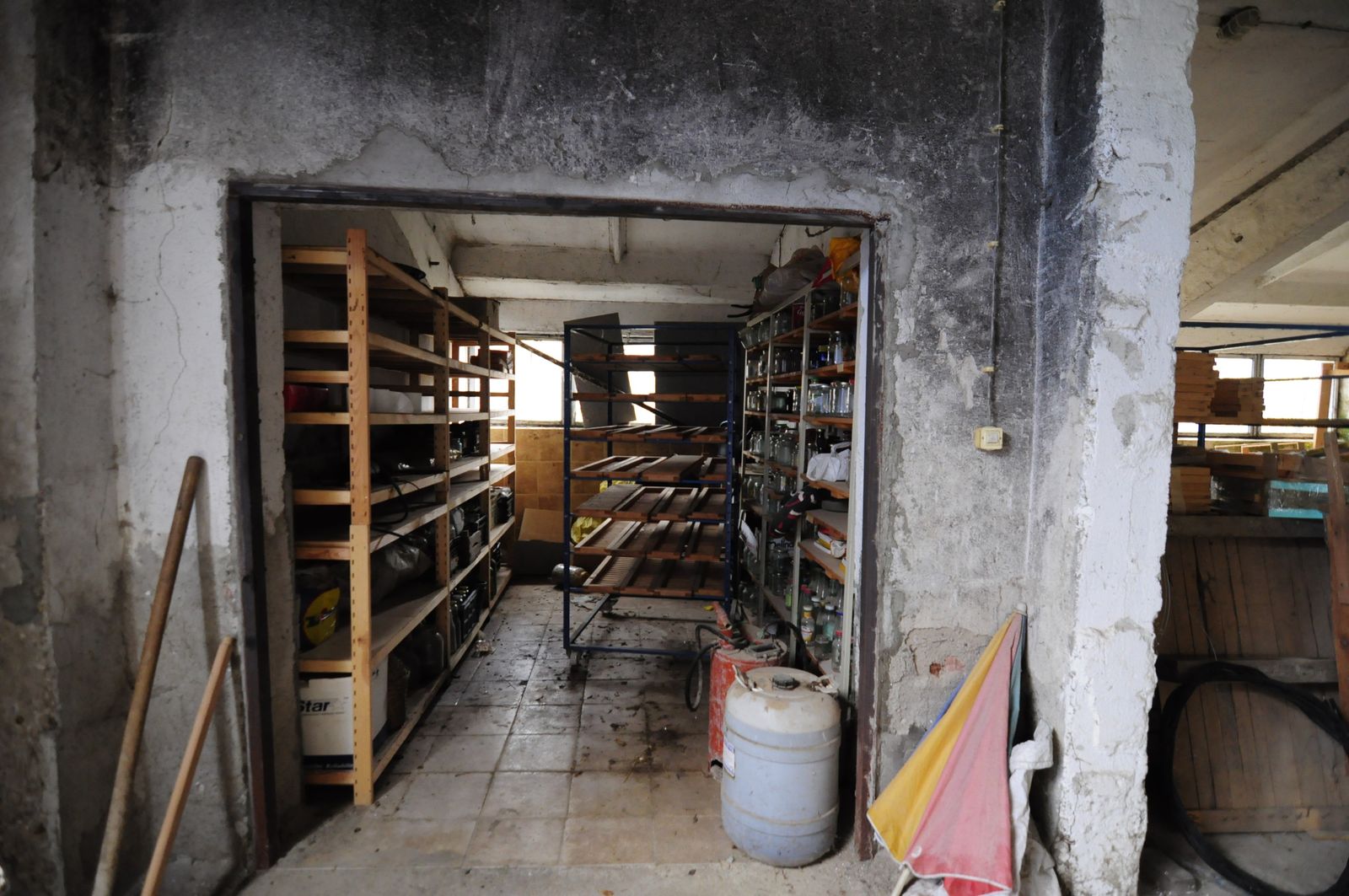 Industrial building - woodworking/carpentry shop, old cow barns - former collective farm from the socialist regime - Photo 24