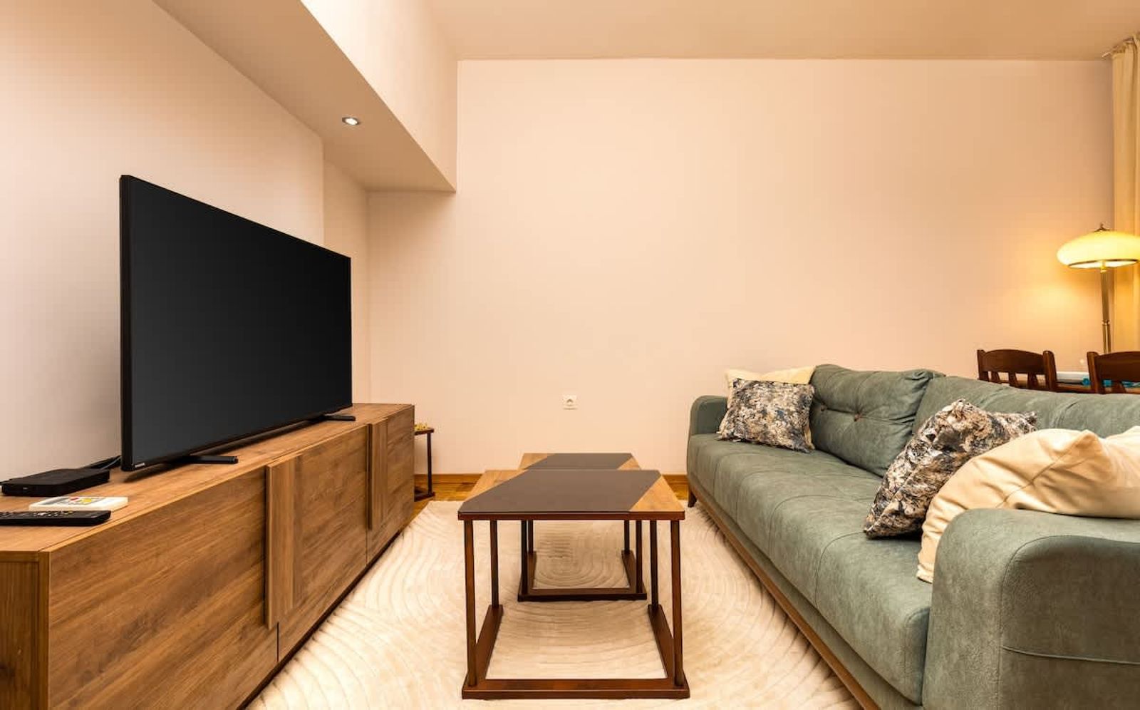 Bright Plovdiv Escape: Modern &amp; Cozy 1BD Apartment - Photo 5