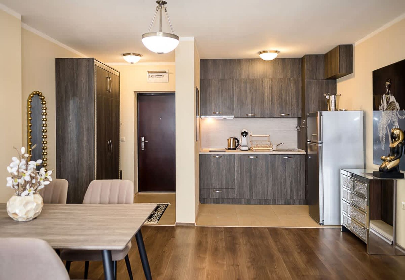 Elegant Apartment with Balcony in Argisht Palace - Photo 18