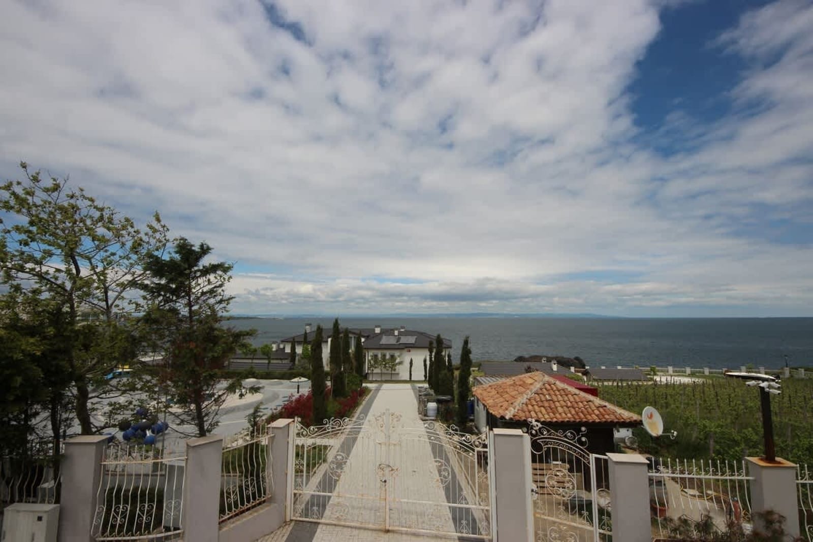 Family Apartment with Sea View in Apolon - Photo 25